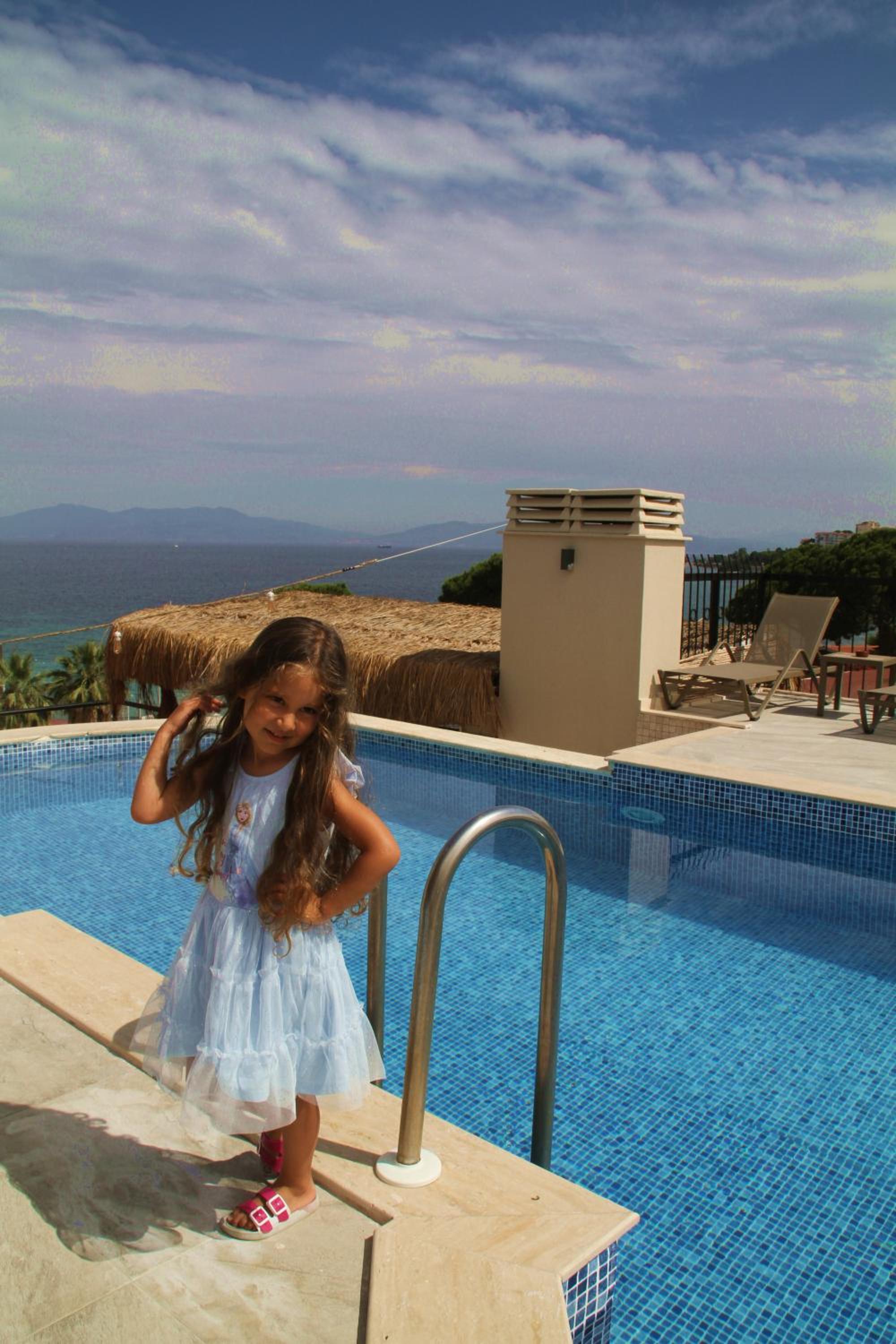 Rosy Suites Hotel - Image 11