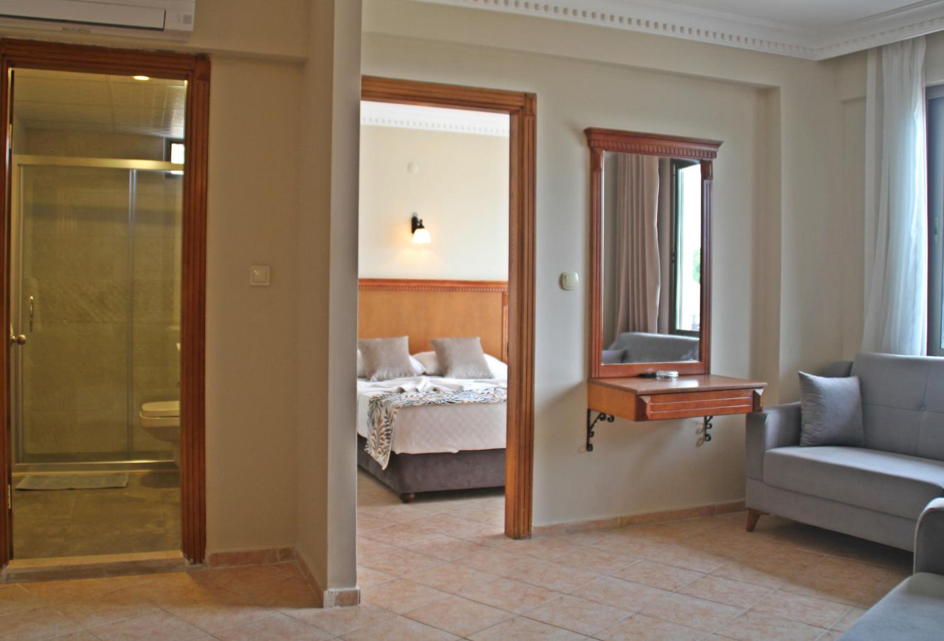 Rosy Suites Hotel - Image 25