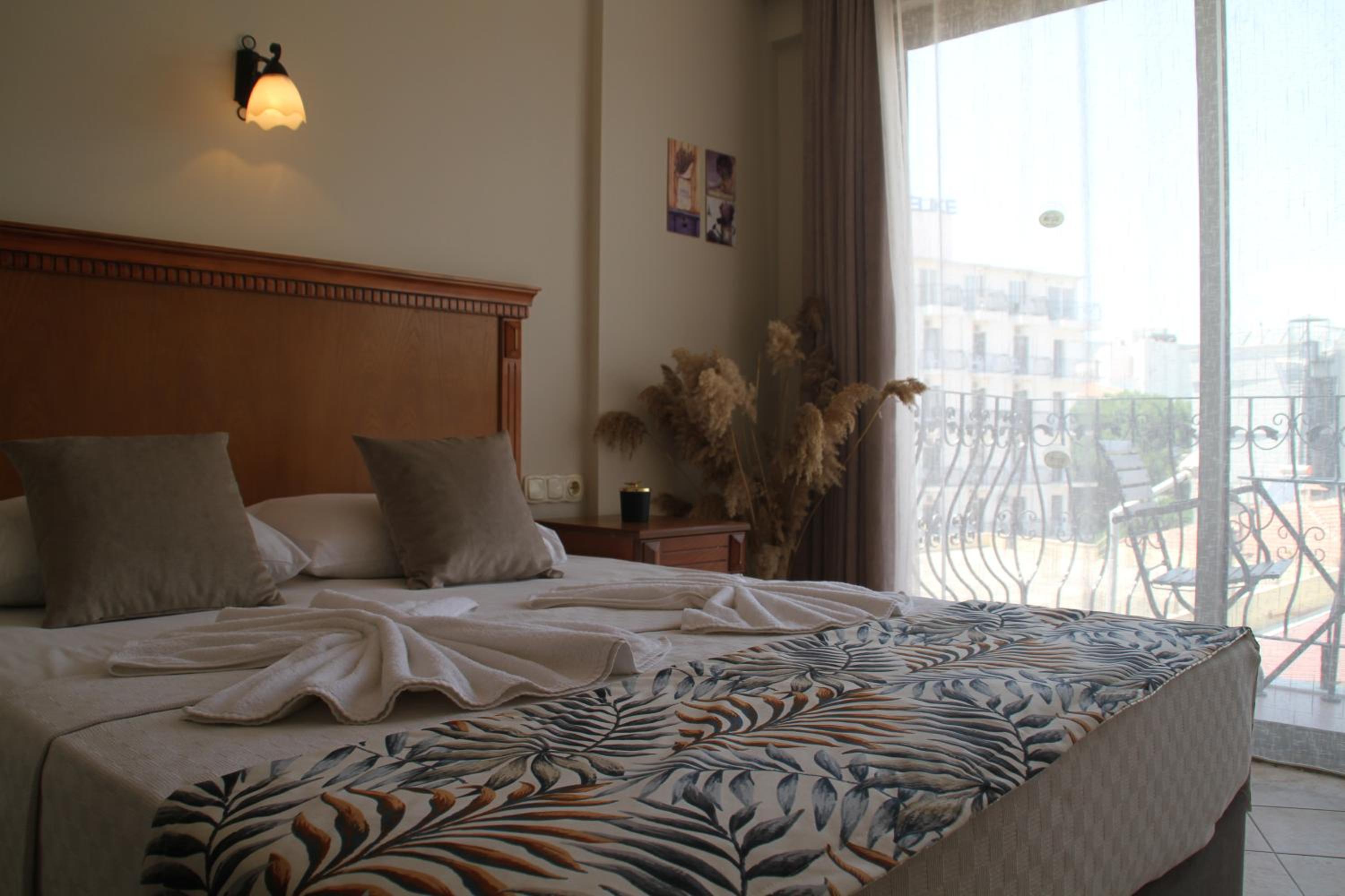 Rosy Suites Hotel - Image 27