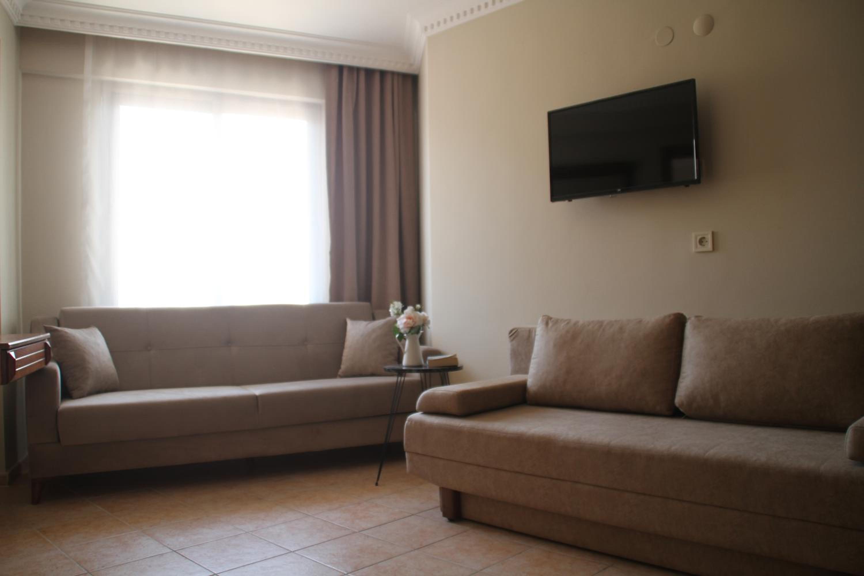 Rosy Suites Hotel - Image 26