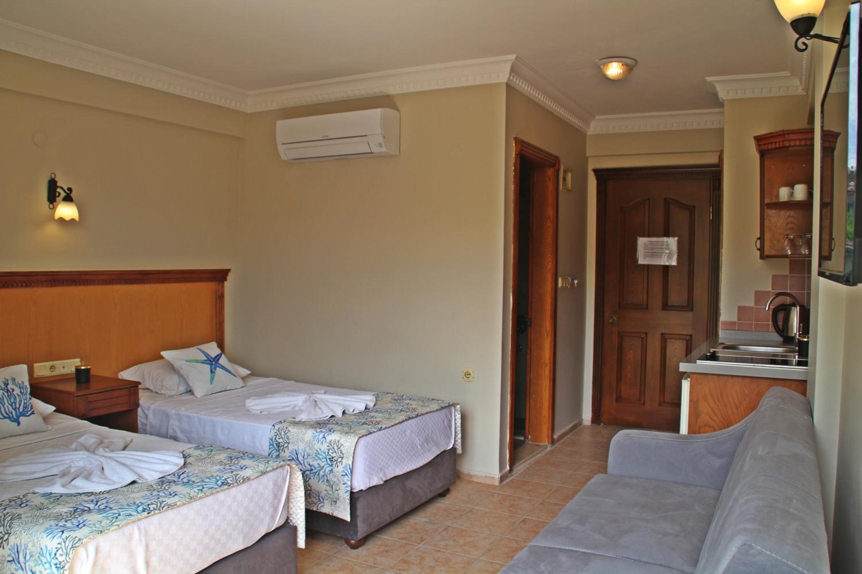 Rosy Suites Hotel - Image 31