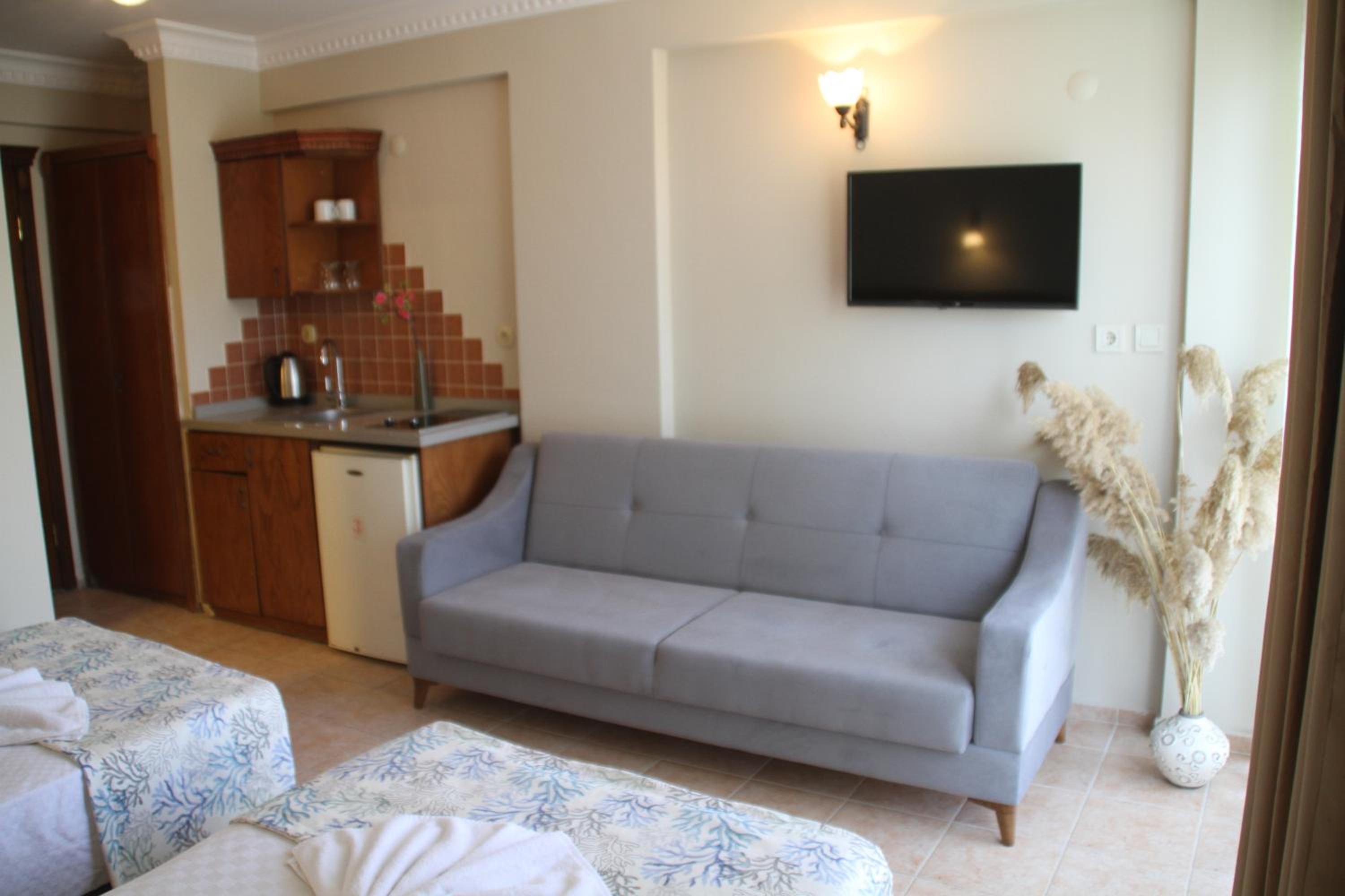 Rosy Suites Hotel - Image 37