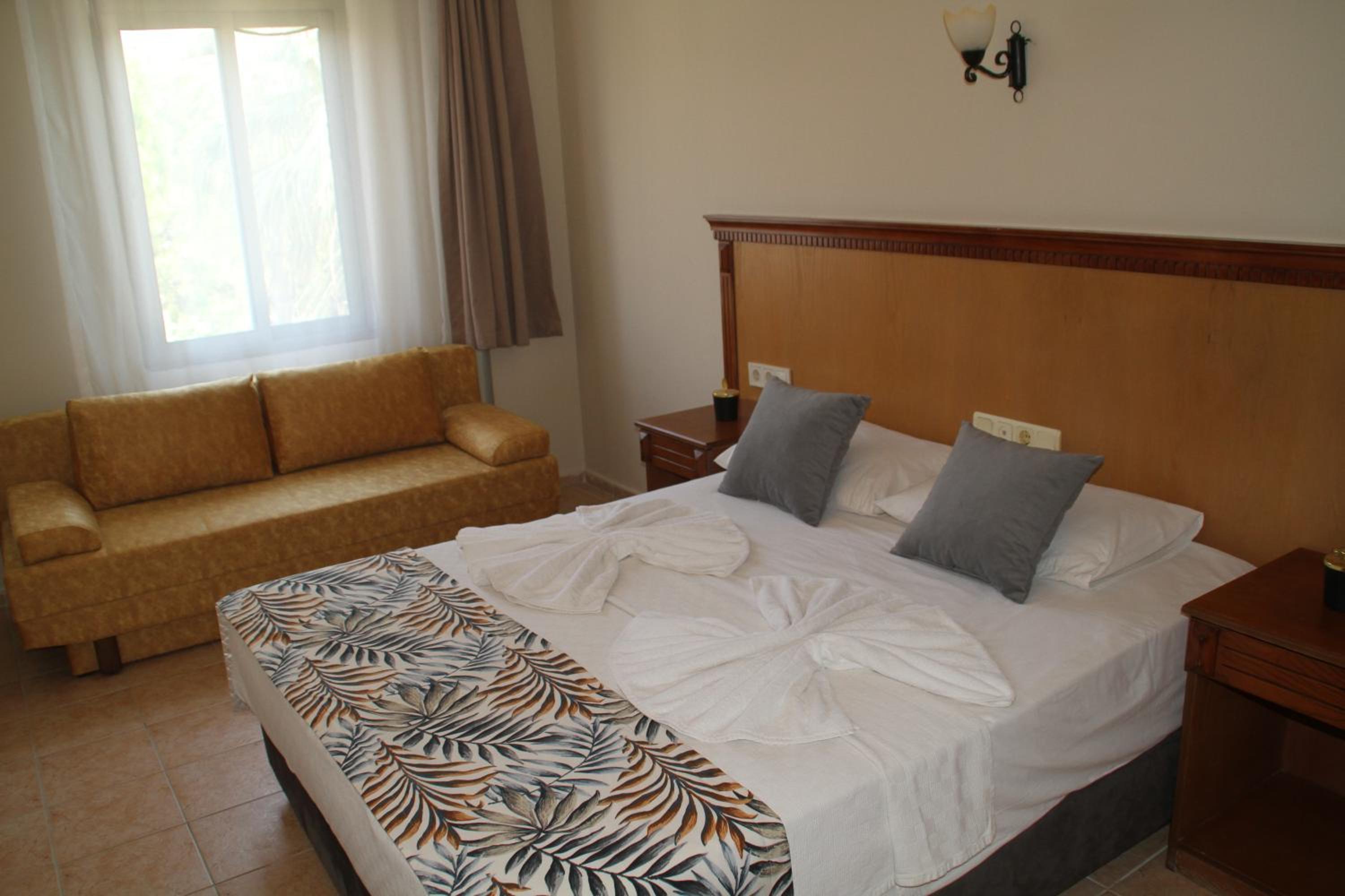 Rosy Suites Hotel - Image 40