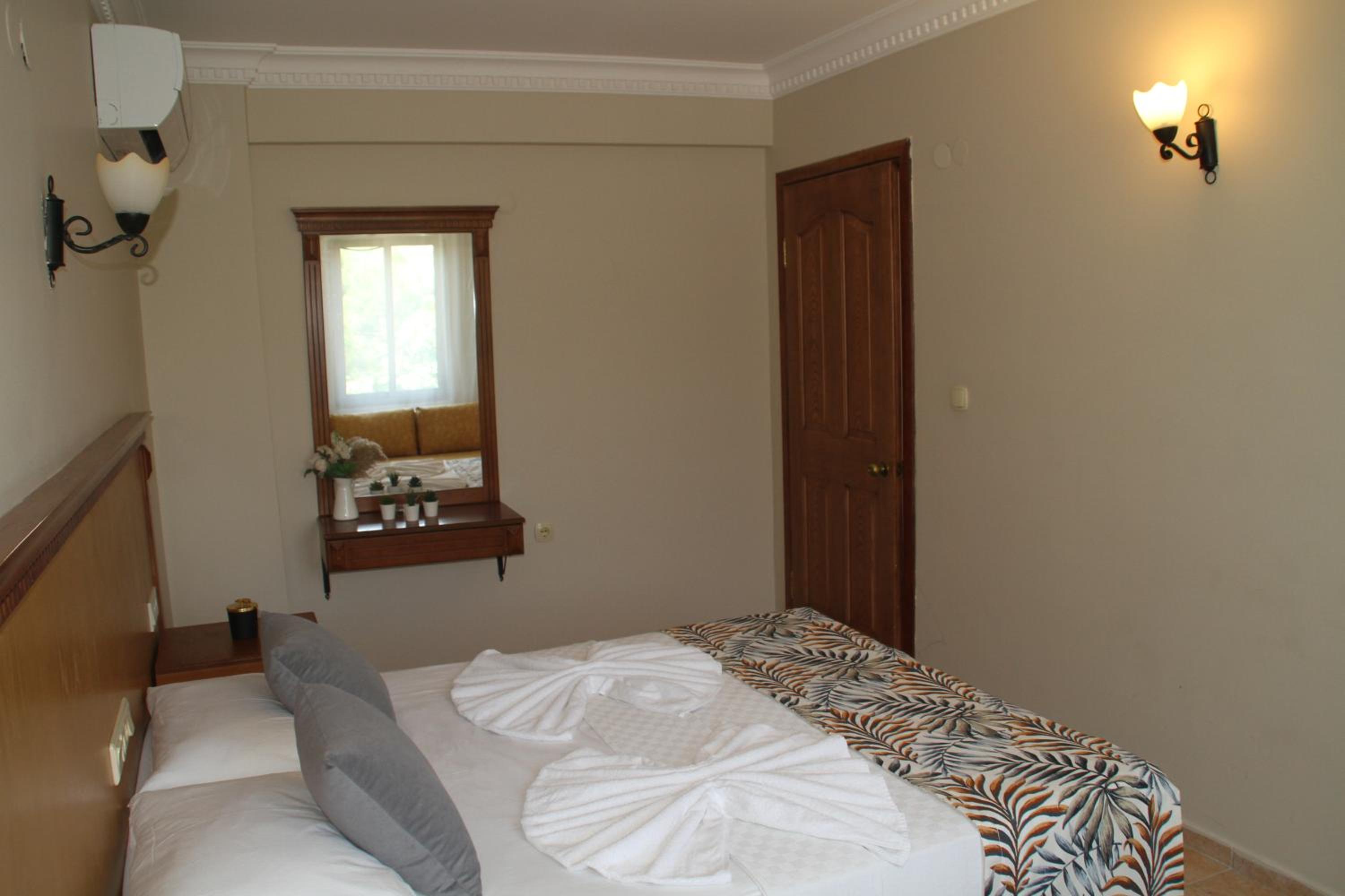 Rosy Suites Hotel - Image 41