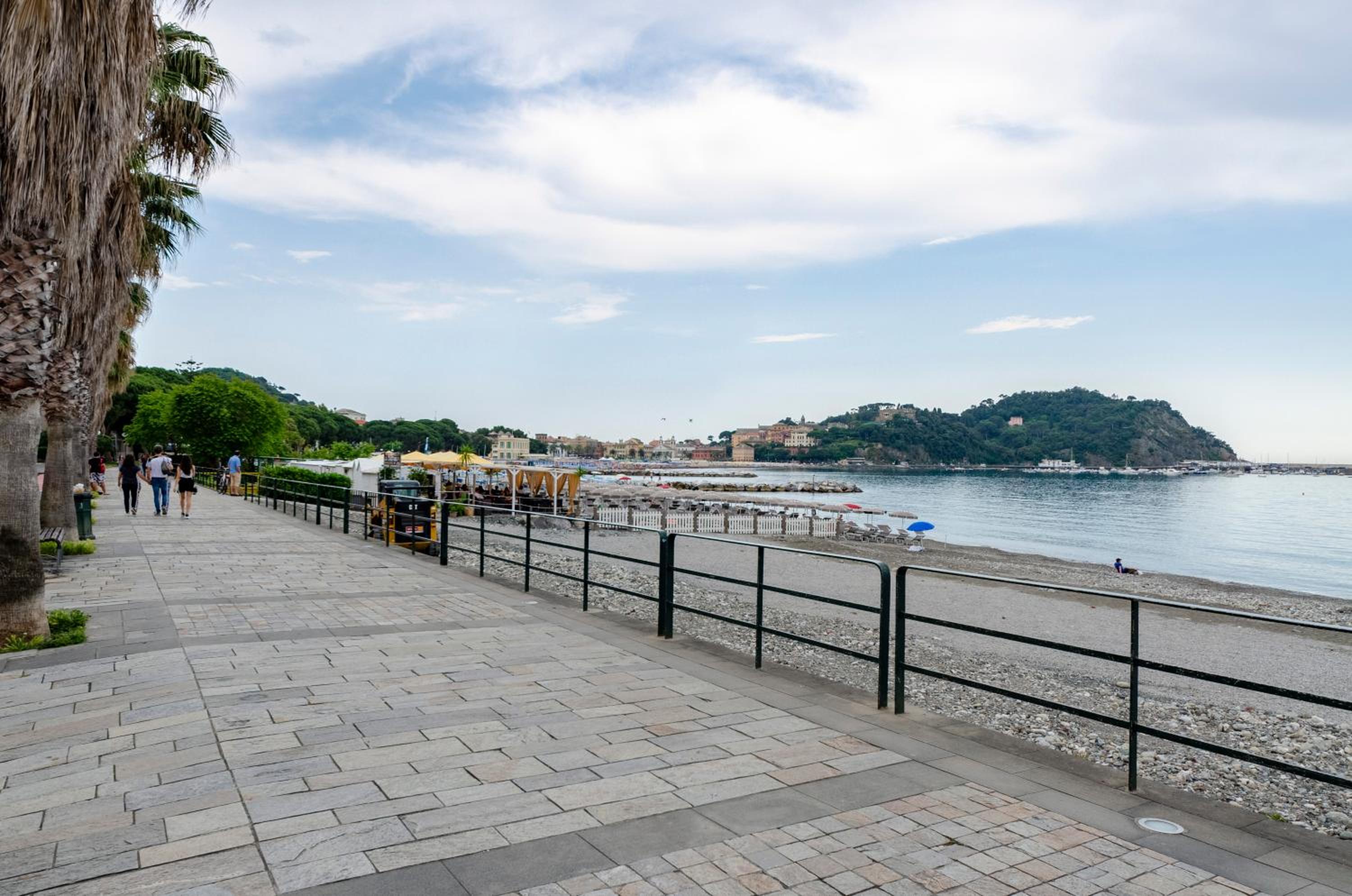 JOIVY Spacious 2-bedroom flat with Balcony near Beach in Sestri Levante view 4