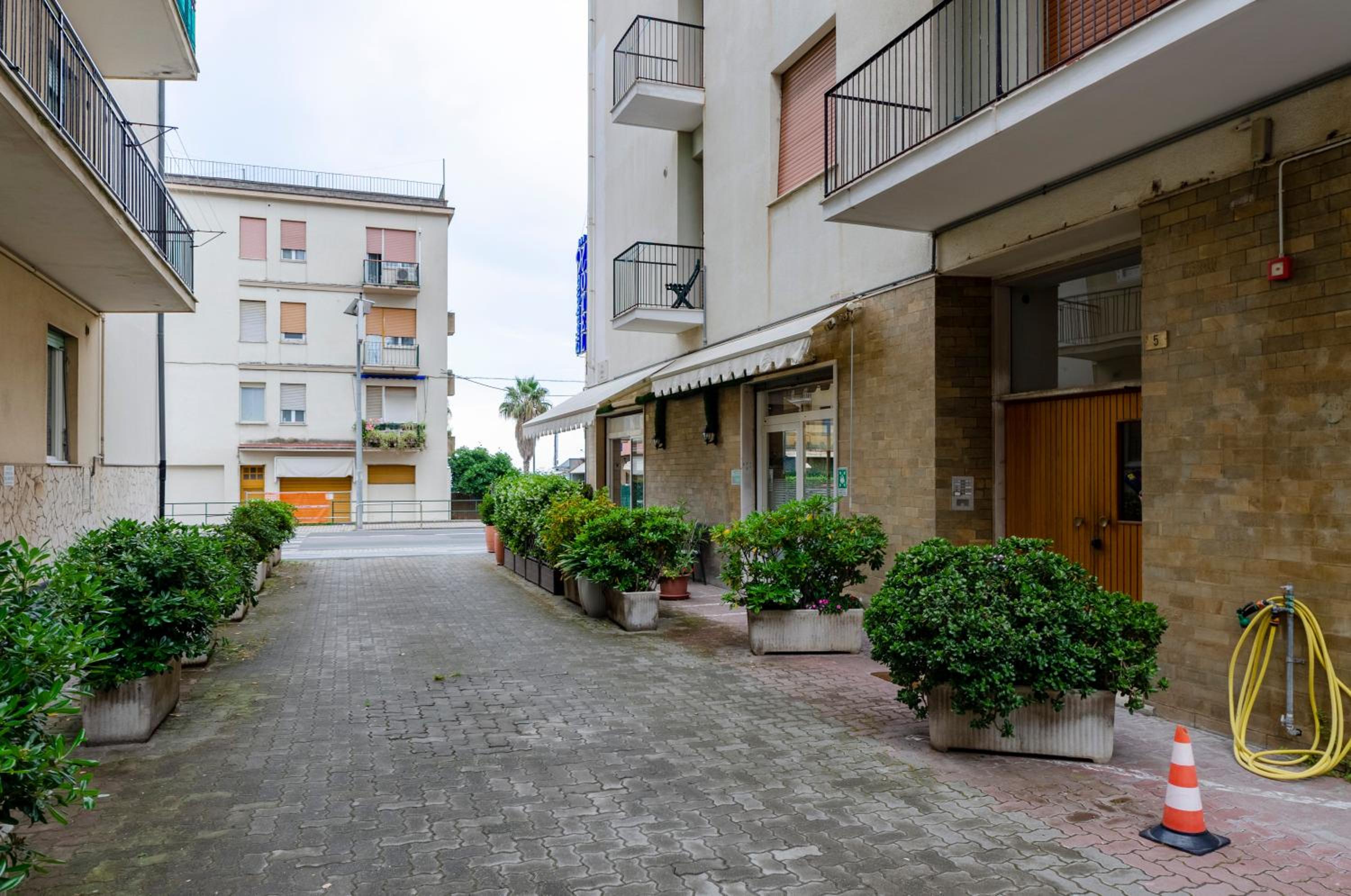 JOIVY Spacious 2-bedroom flat with Balcony near Beach in Sestri Levante view 2