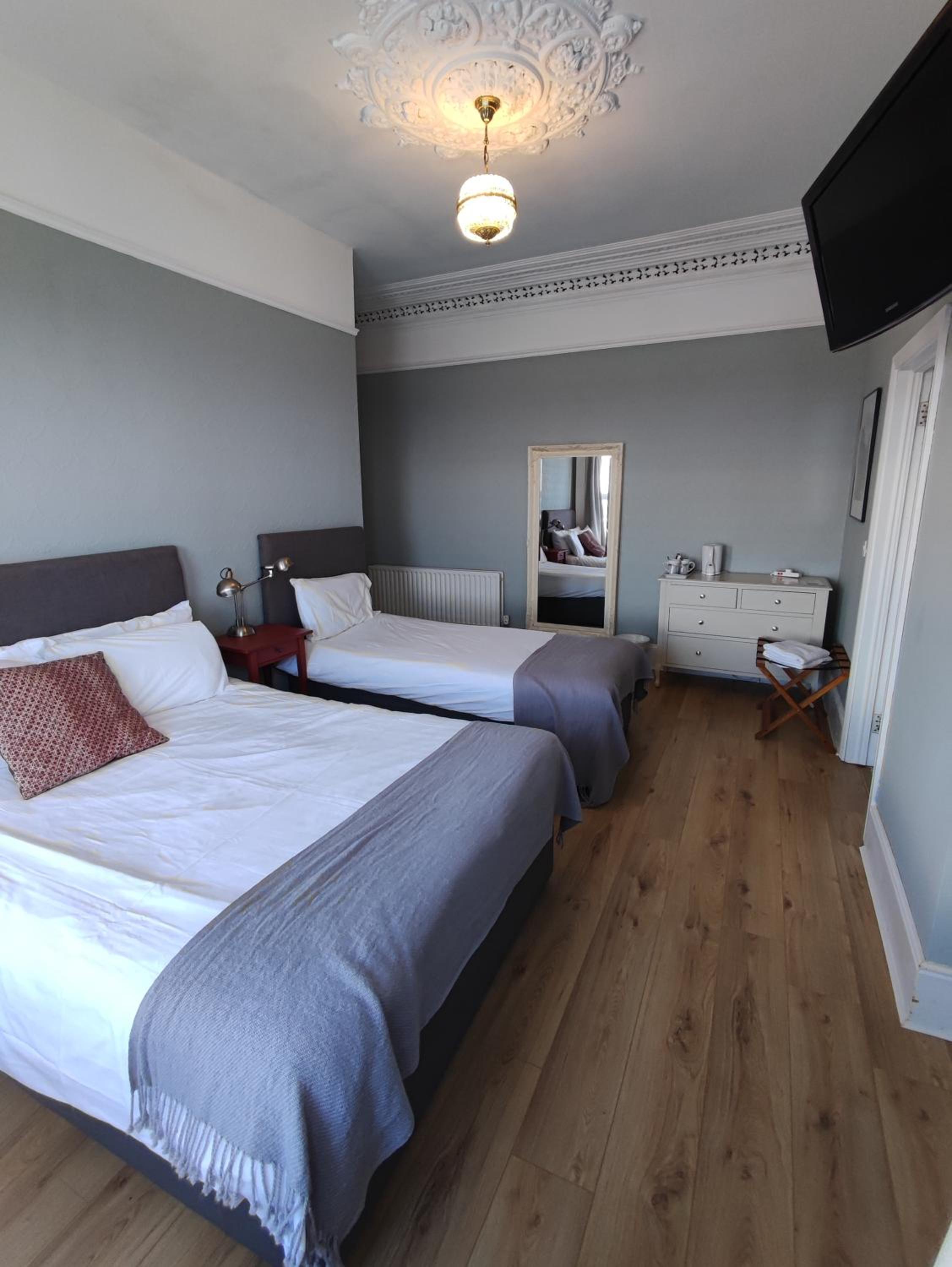 Rolling Wave Guesthouse