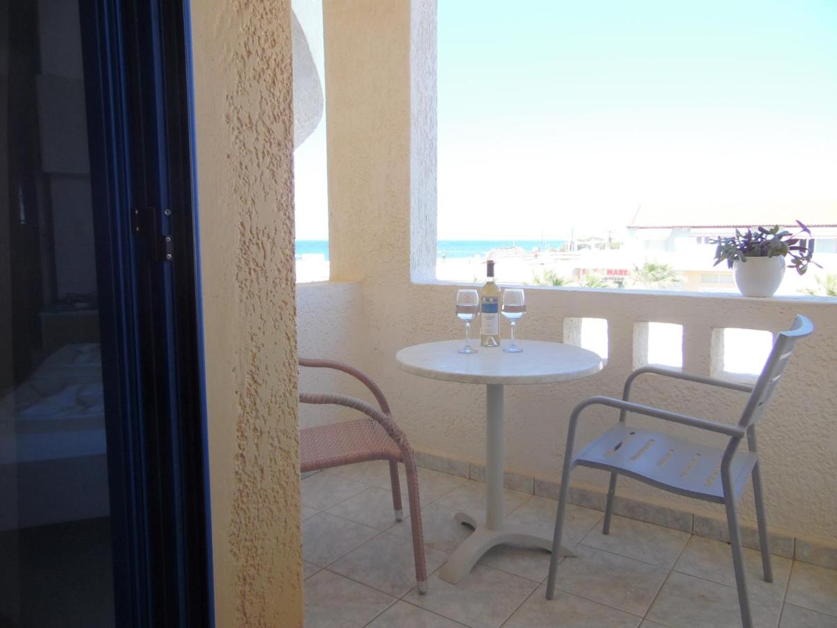 Mike's Beach Apartments & Studios