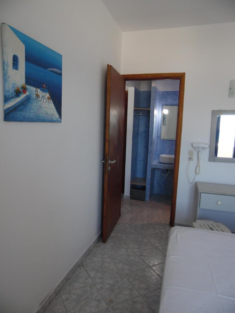 Mike's Beach Apartments & Studios