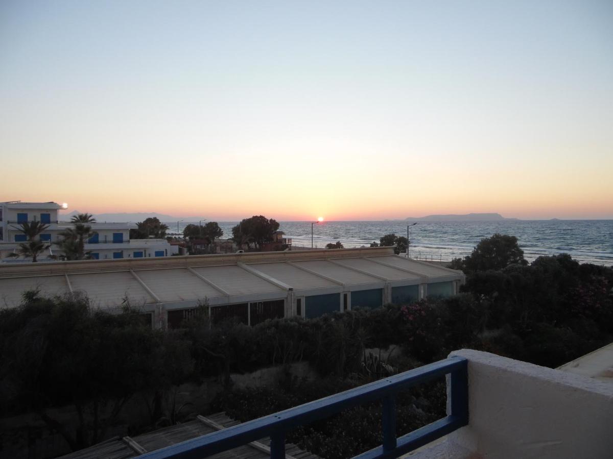 Mike's Beach Apartments & Studios