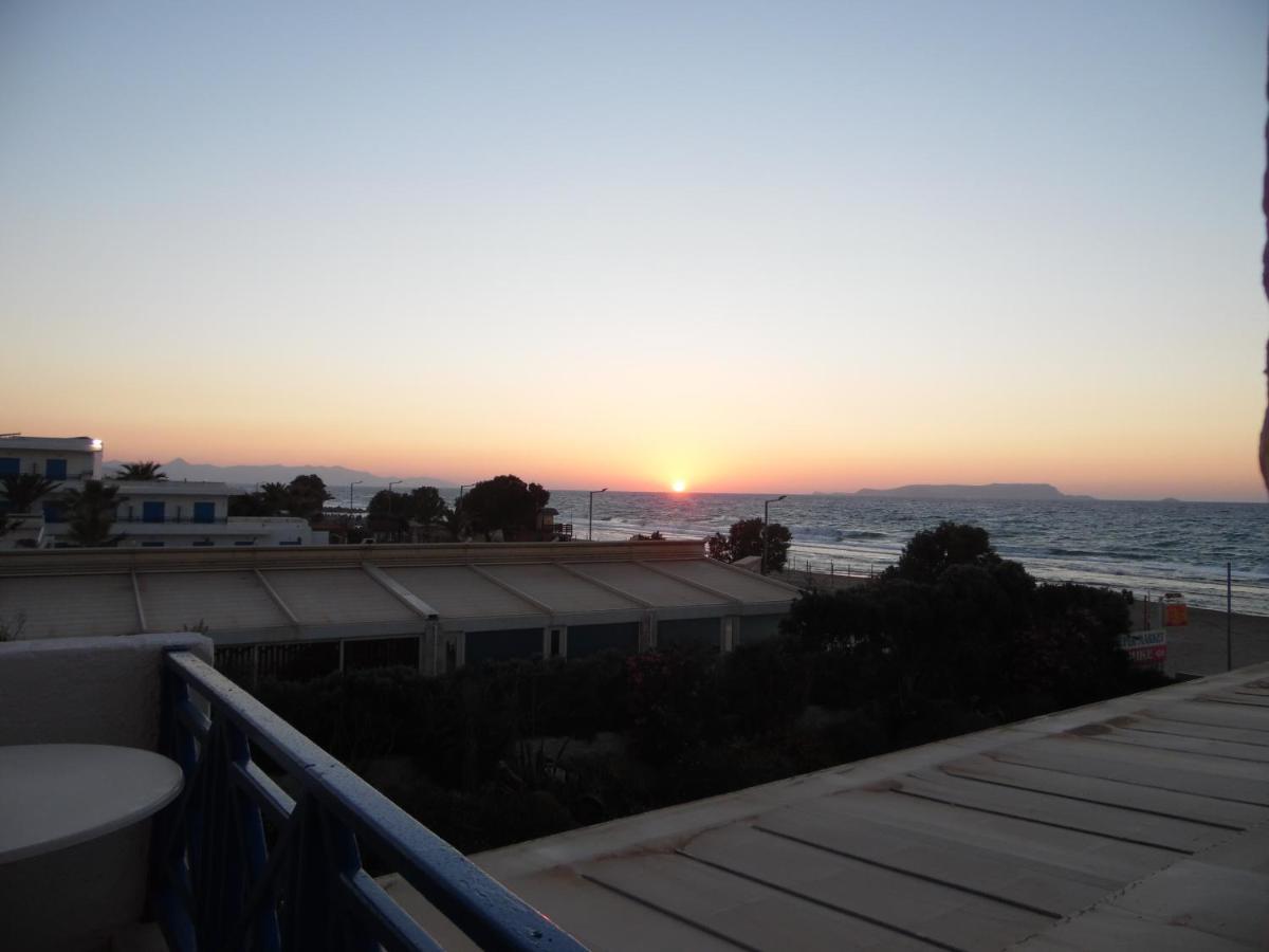 Mike's Beach Apartments & Studios