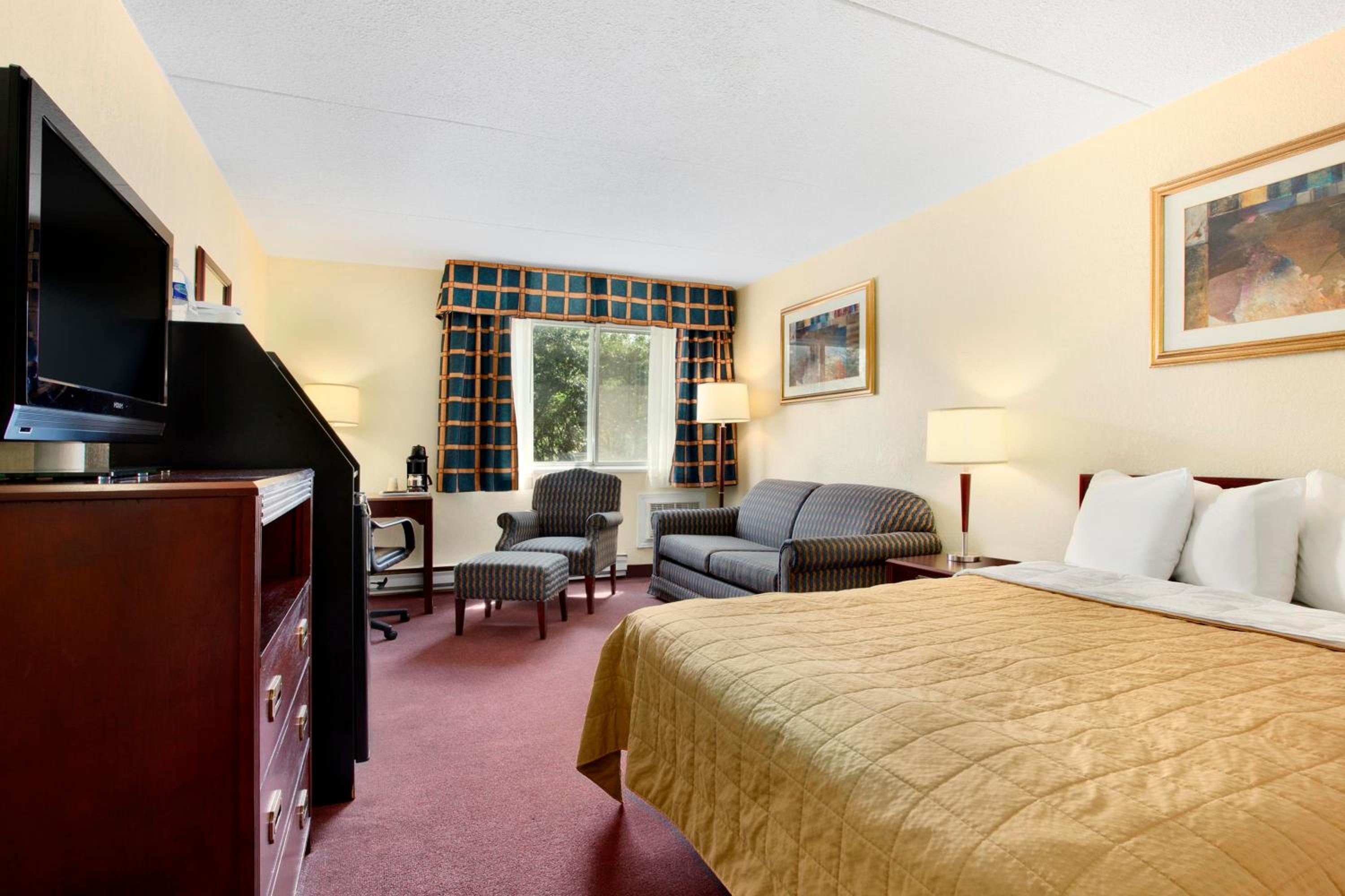North Bay Vacations - Quality Inn - Property Image 13