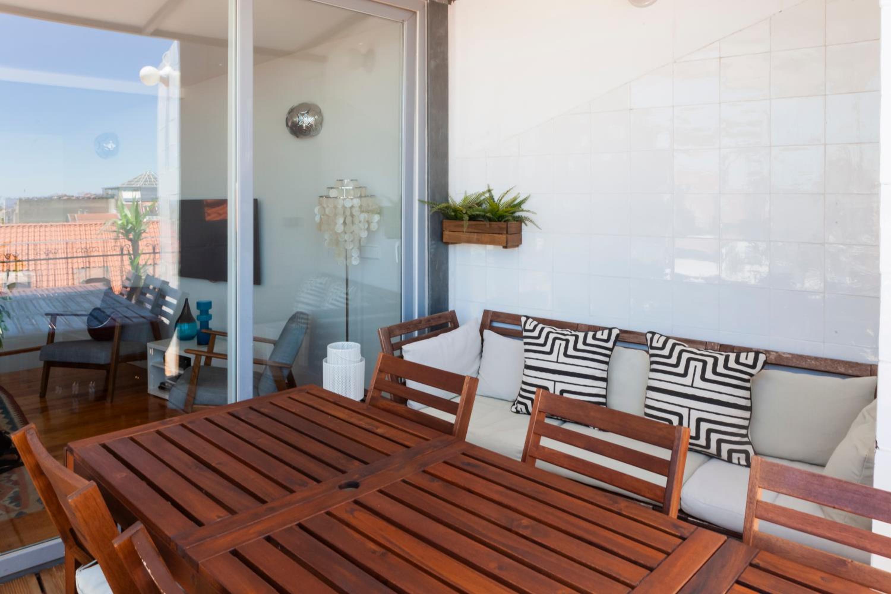 Amazing Rooftop Terrace With River And Historic City View 4 Bedrooms 4 bathrooms AC 19th Century Building Chiado view 2