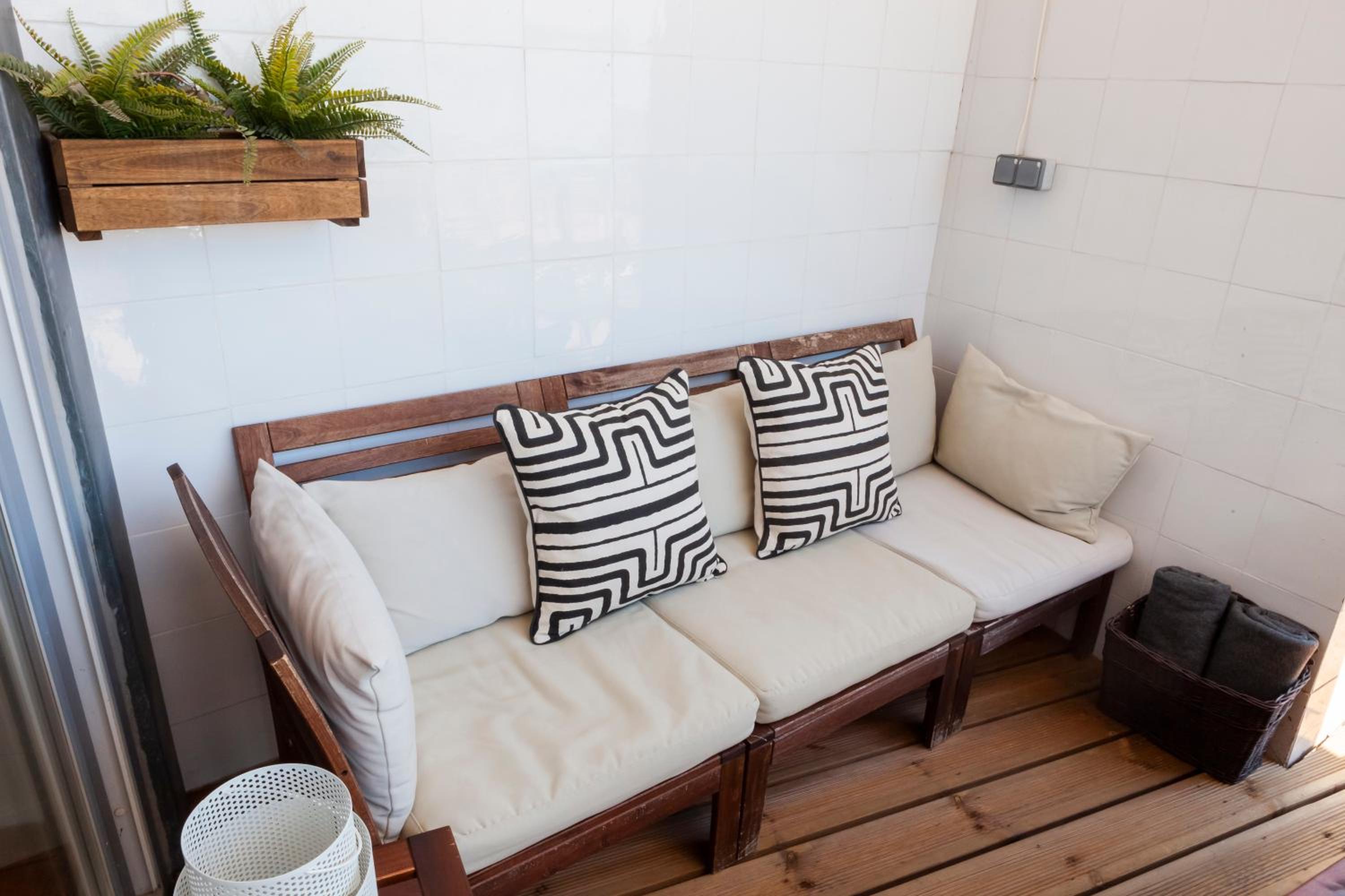 Amazing Rooftop Terrace With River And Historic City View 4 Bedrooms 4 bathrooms AC 19th Century Building Chiado view 4