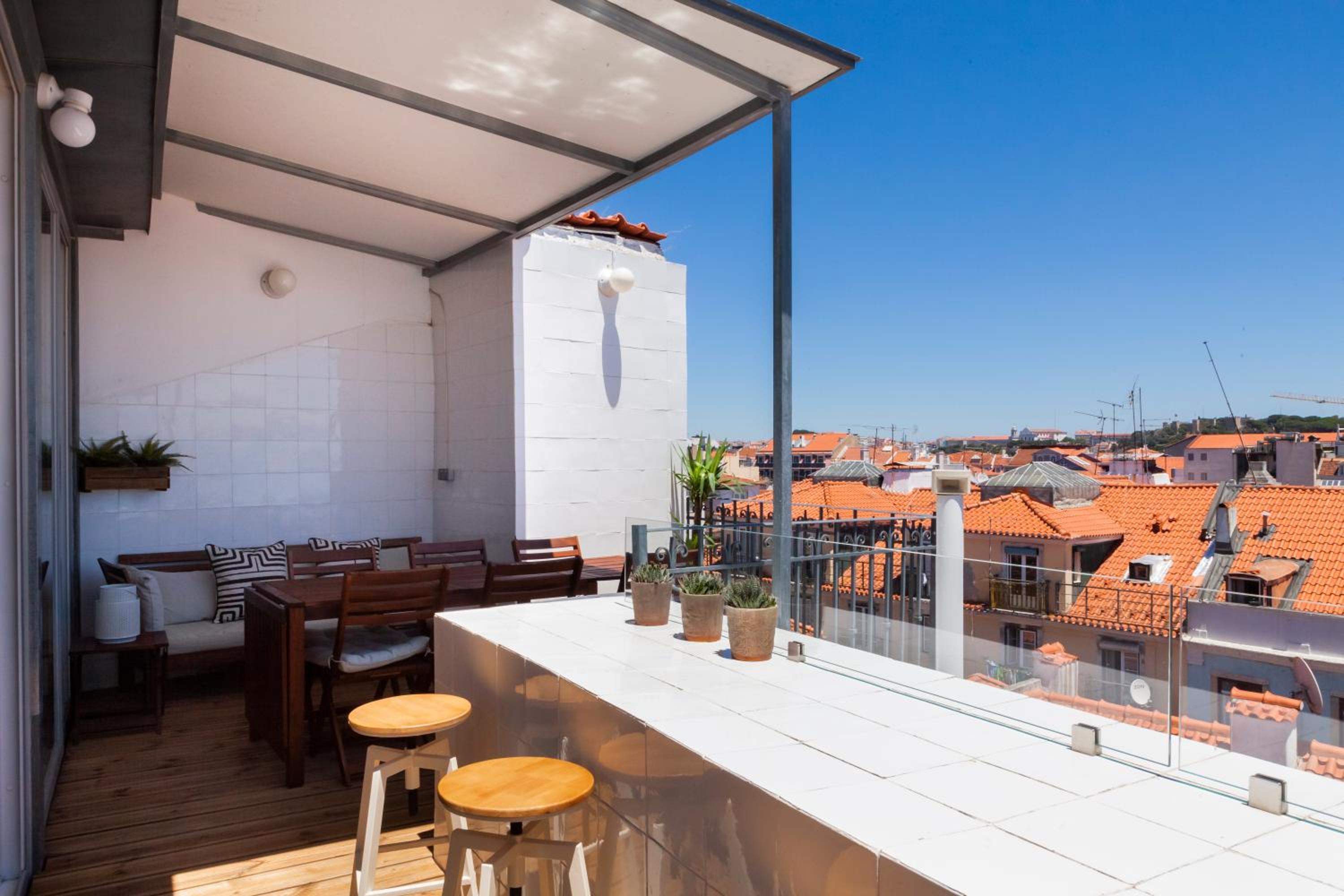 Amazing Rooftop Terrace With River And Historic City View 4 Bedrooms 4 bathrooms AC 19th Century Building Chiado view 5