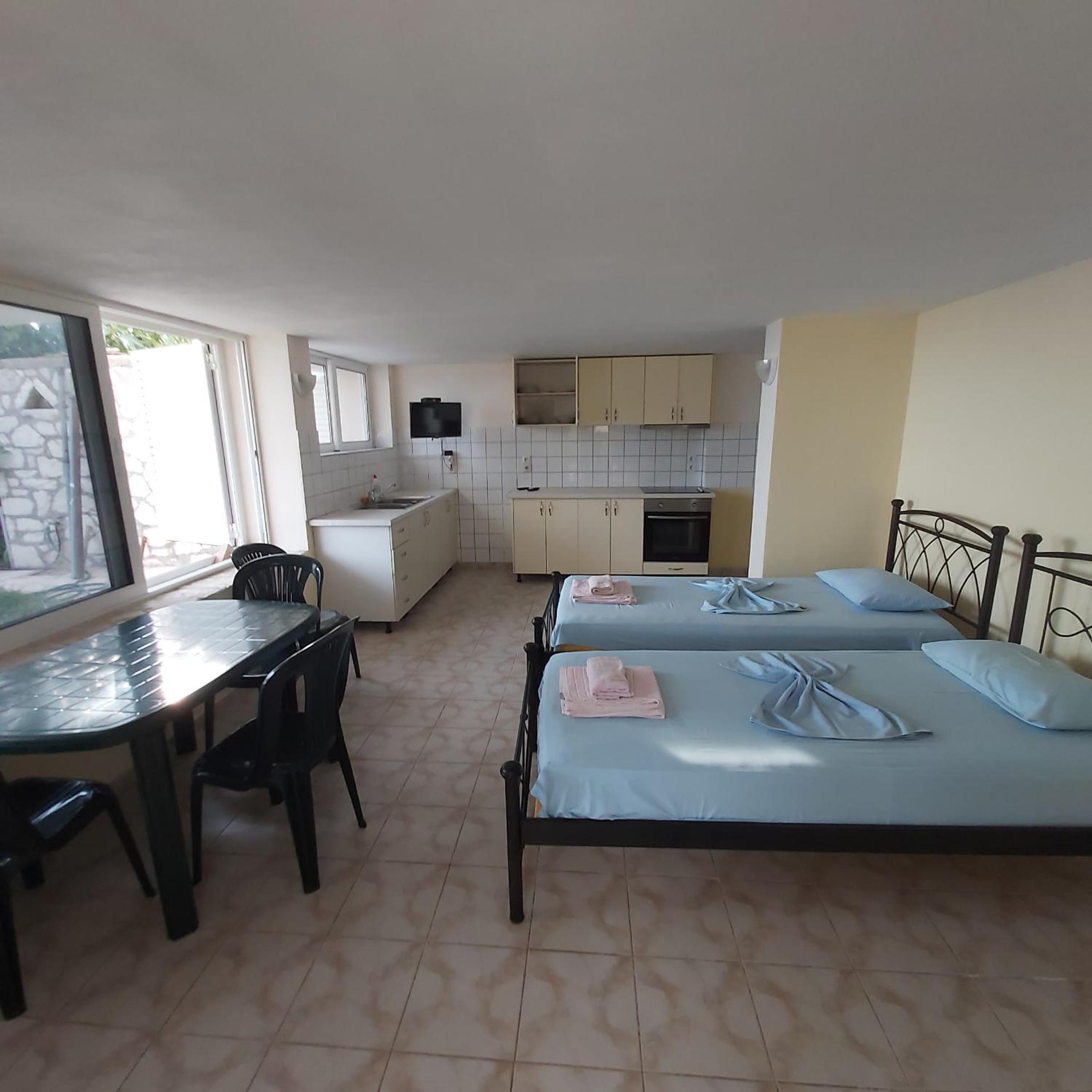 Magic Ionian Apartments & Rooms