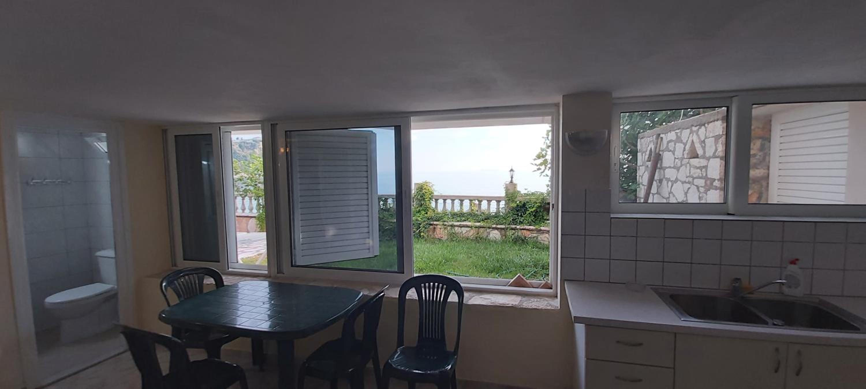 Magic Ionian Apartments & Rooms