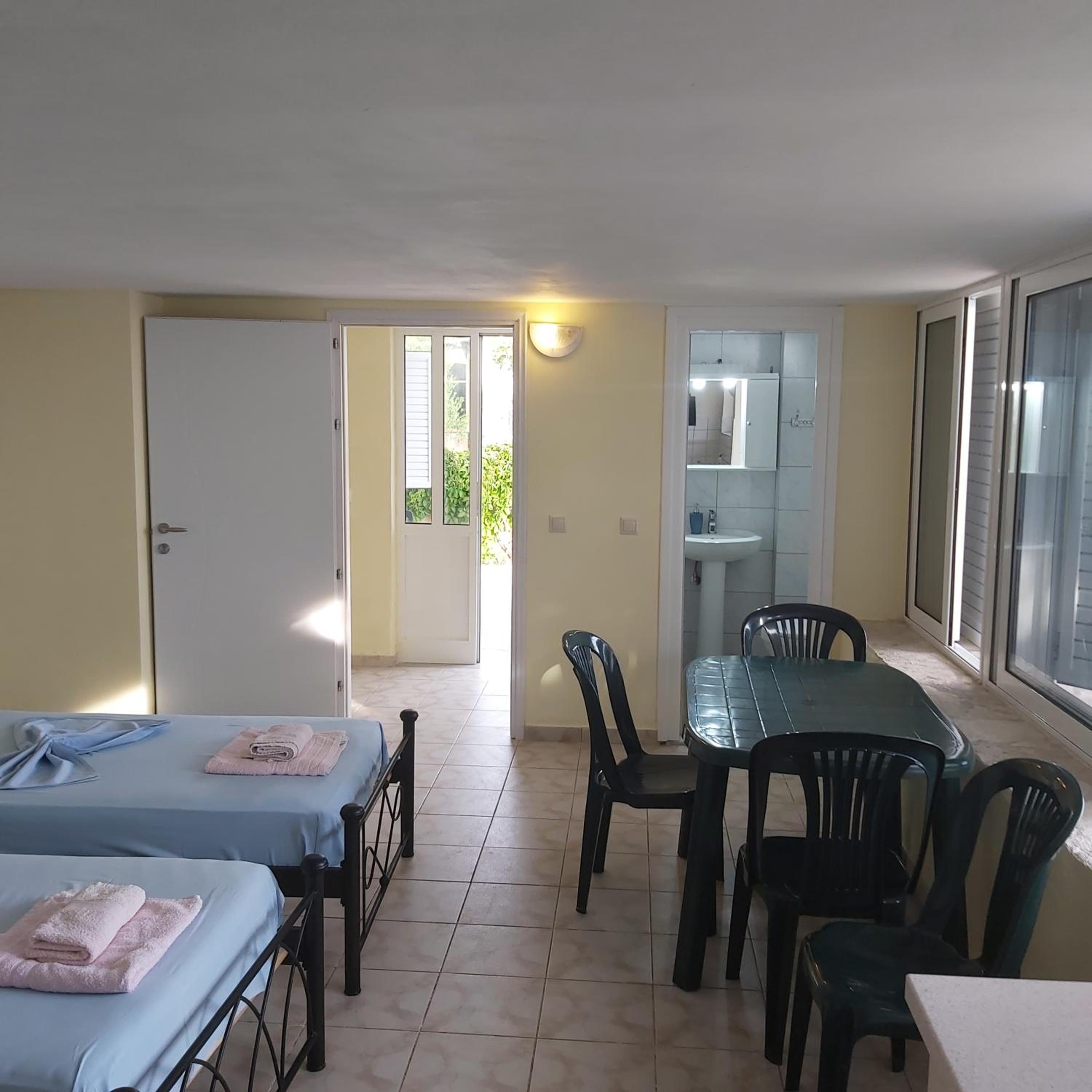 Magic Ionian Apartments & Rooms