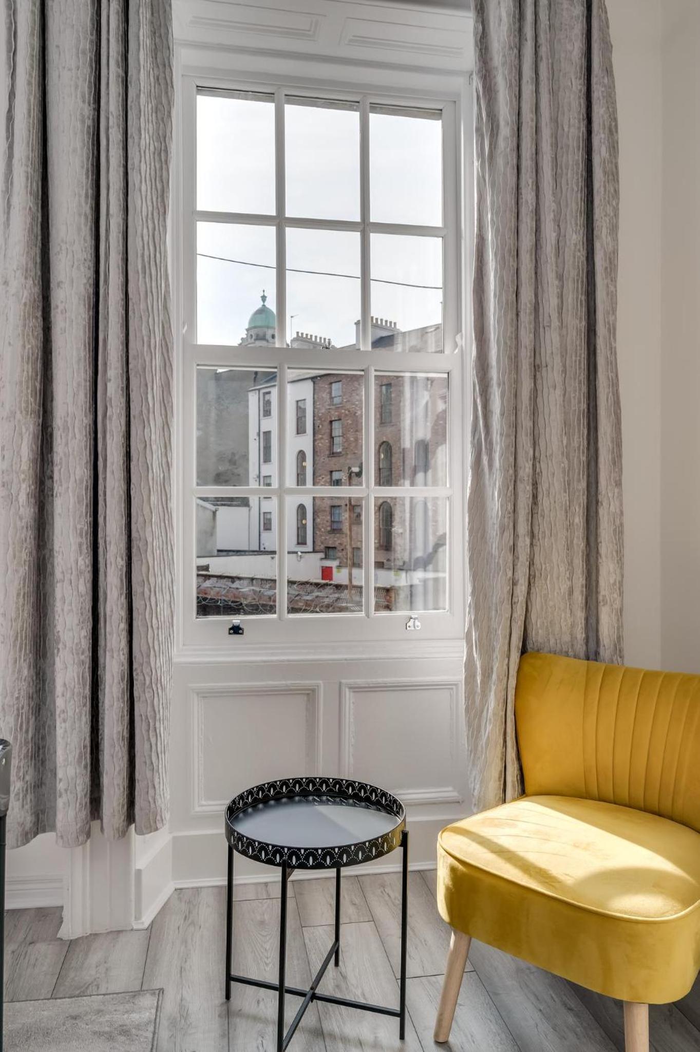 Central Belfast Apartments: Georgian House view 2