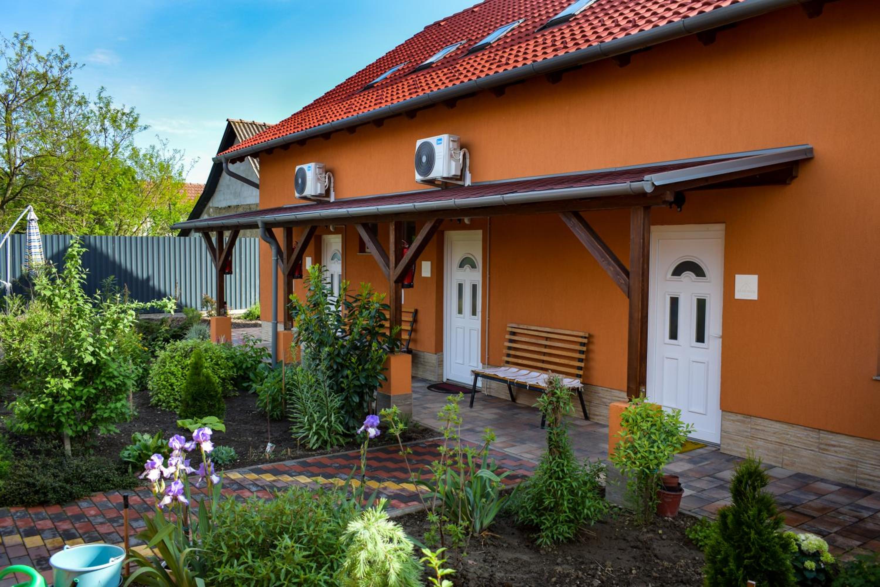 LUX Apartman Maroslele view 2