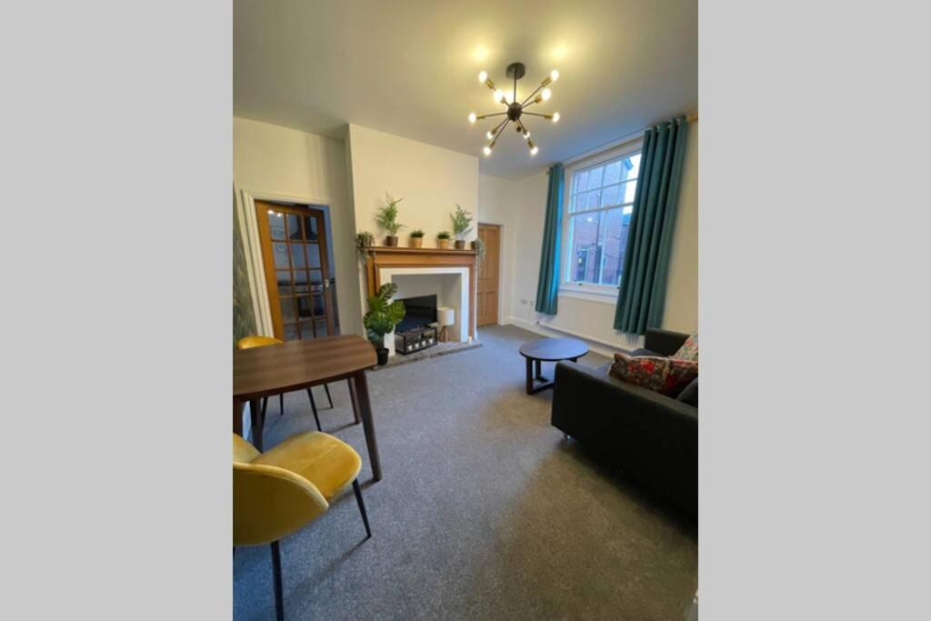BOUTIQUE CITY CENTRE APARTMENT WITH PARKING
