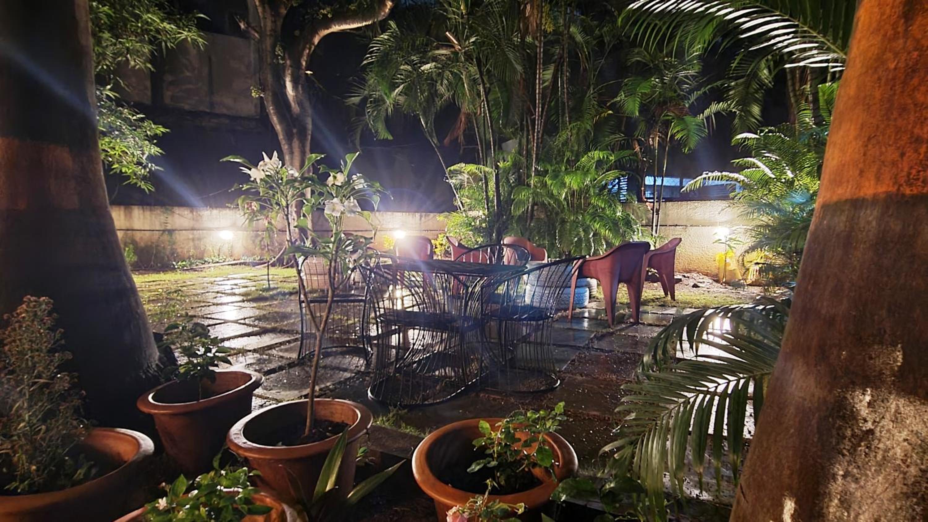 Hostel Lifespace- Tailor made for working professionals- Luxurious Twin Bungalow with CoWork- only 3 and 4 share Rooms view 3