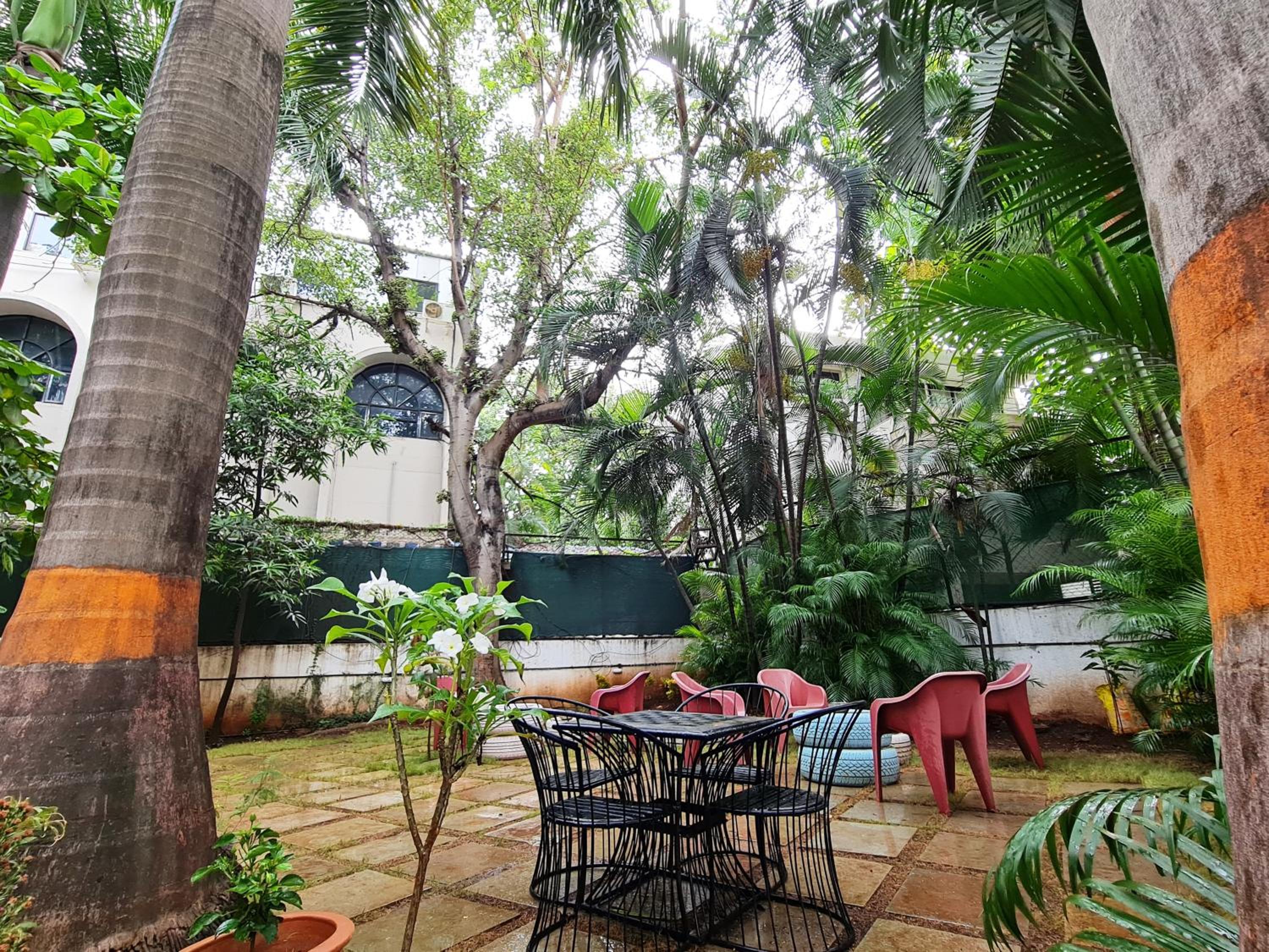 Hostel Lifespace- Tailor made for working professionals- Luxurious Twin Bungalow with CoWork- only 3 and 4 share Rooms view 2