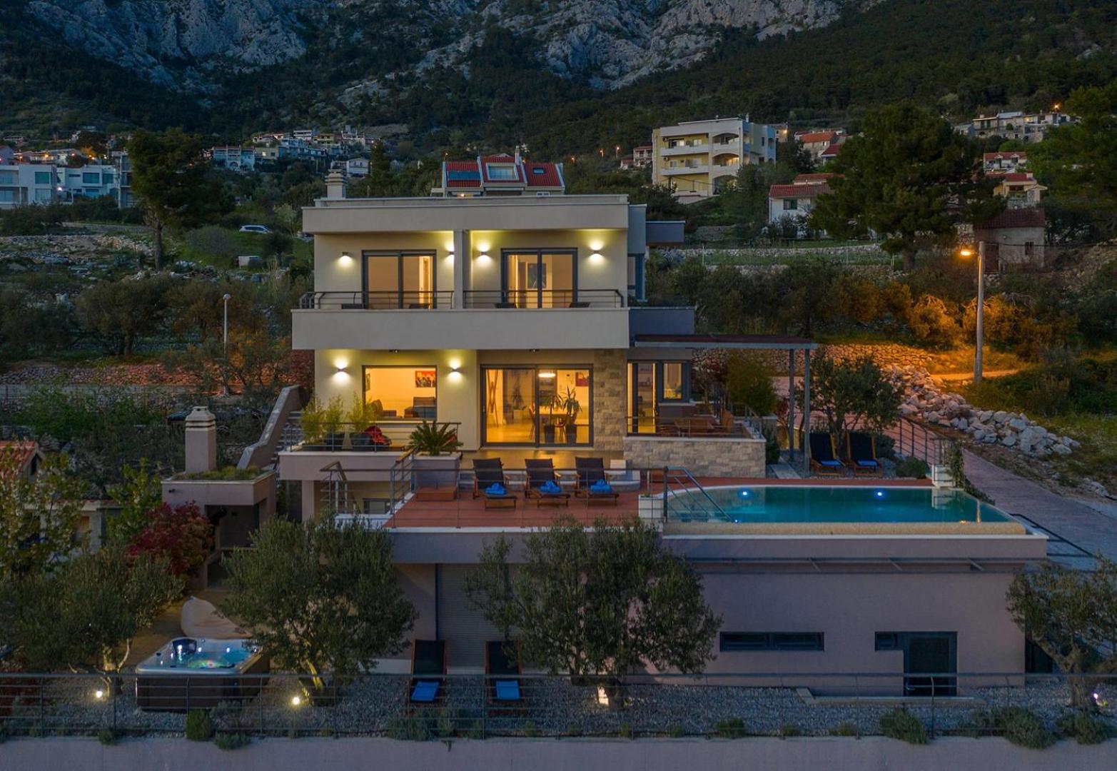 Hotel Villa View a luxury villa in Makarska, heated private pool, jacuzzi, gym - Image 1