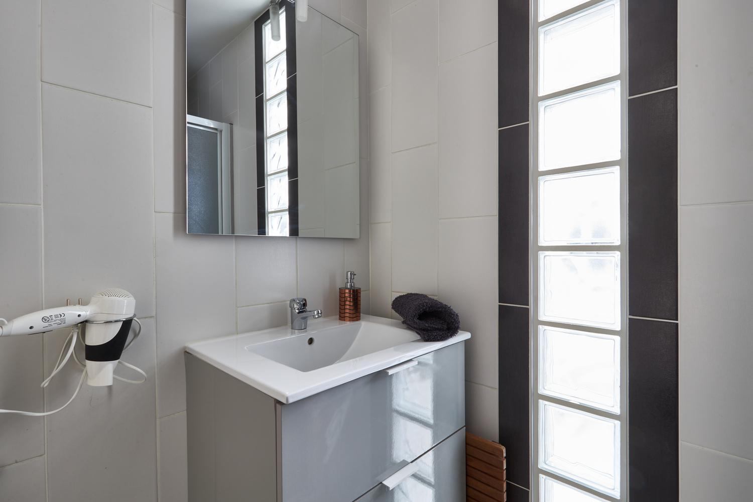 CENTRE Appt 2 Chambres, Linge, Parking, Wifi view 3