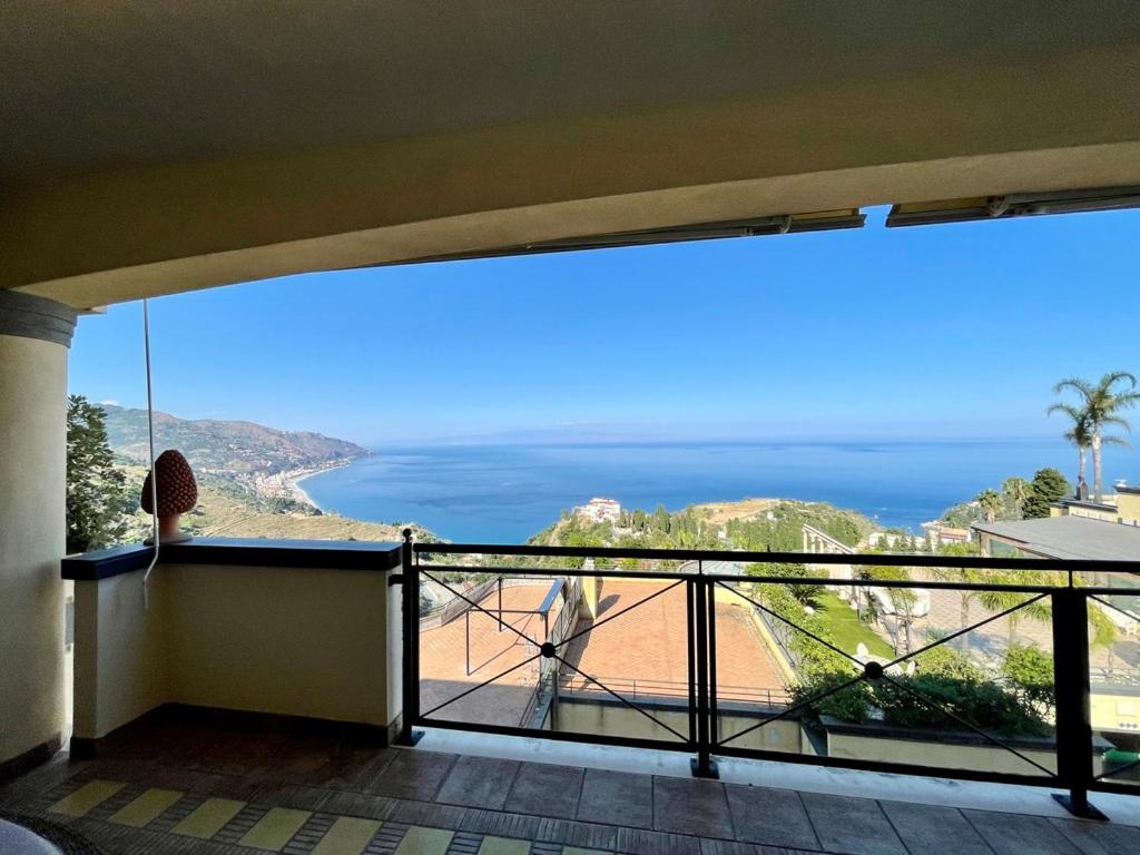 LUXURY APARTMENT TAORMINA WITH POOL AND PARKING photo 3