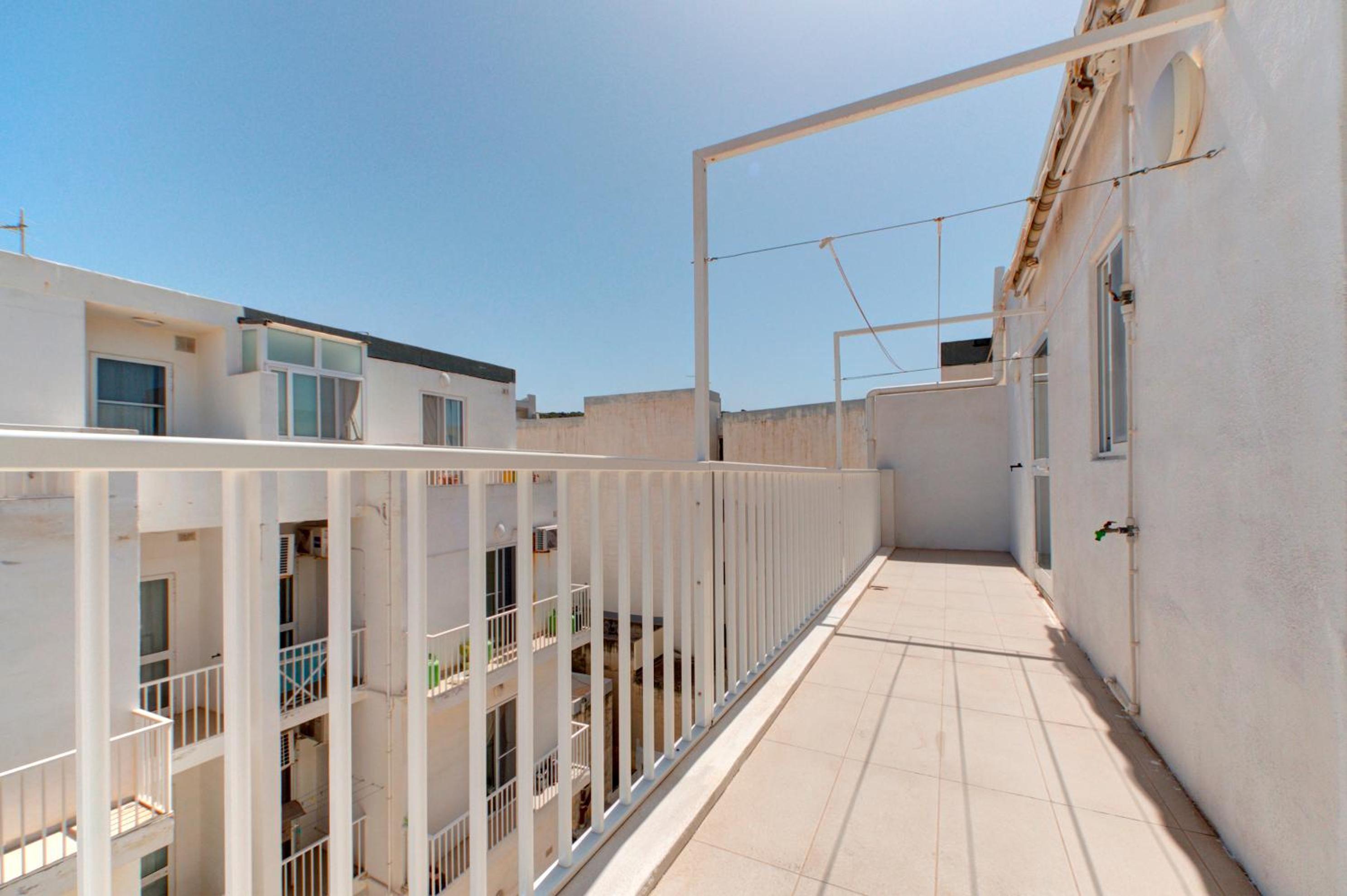 Modern Seaside 2 Bedroom Penthouse with Sea Views photo 4