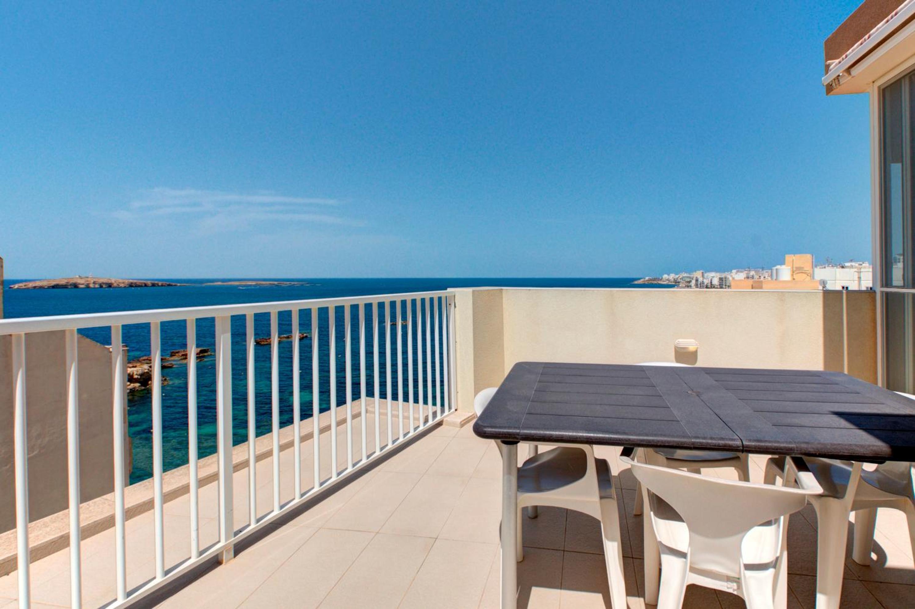 Modern Seaside 2 Bedroom Penthouse with Sea Views photo 3