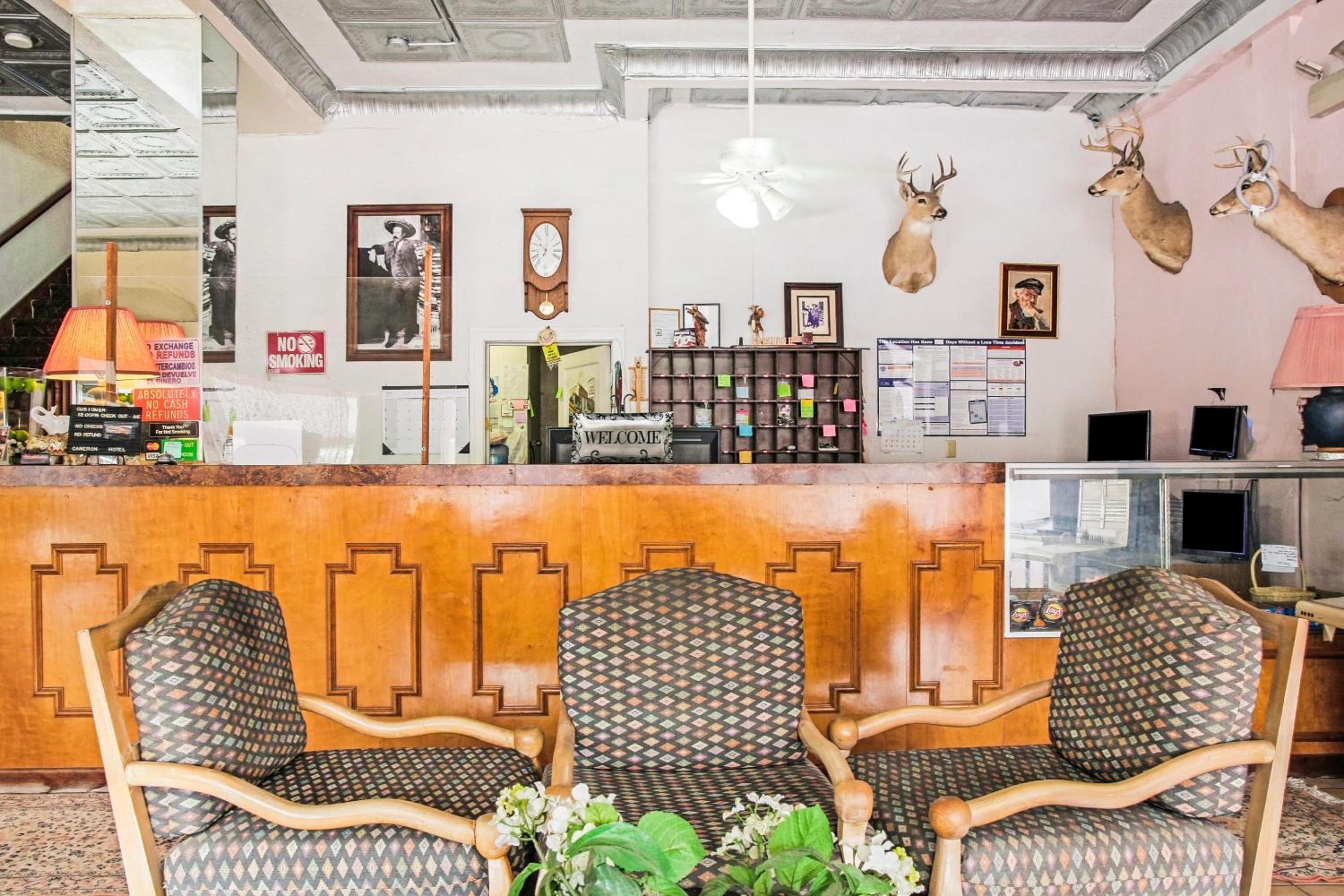 OYO Historic Cameron Hotel Brownsville I-69E