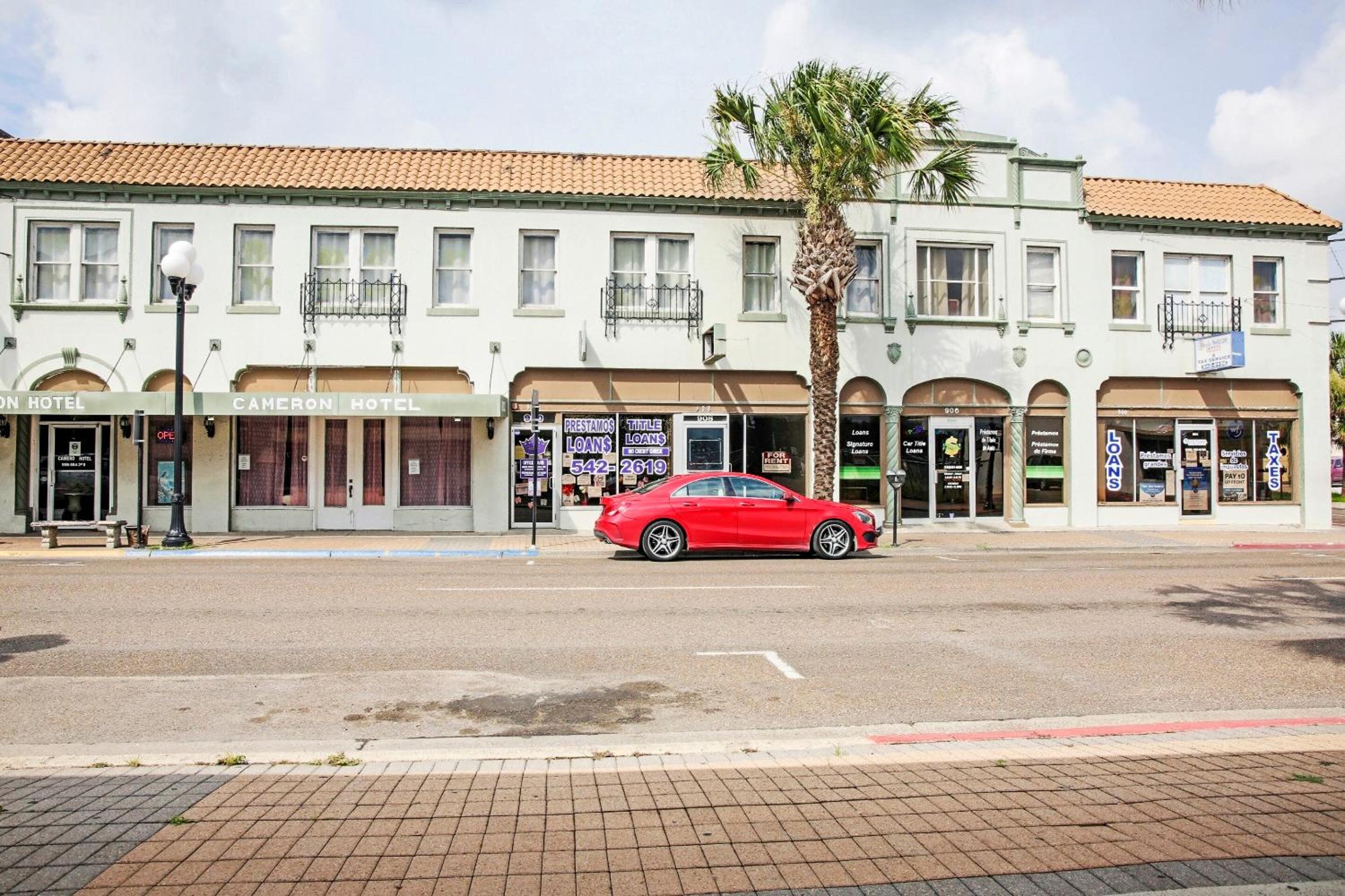OYO Historic Cameron Hotel Brownsville I-69E