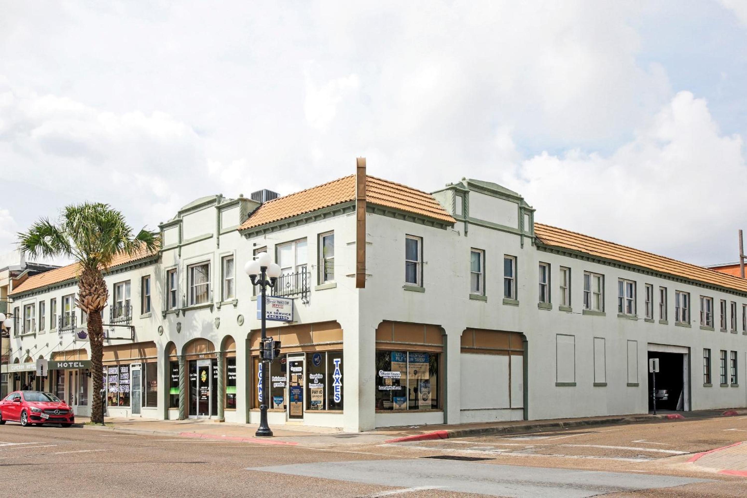 OYO Historic Cameron Hotel Brownsville I-69E