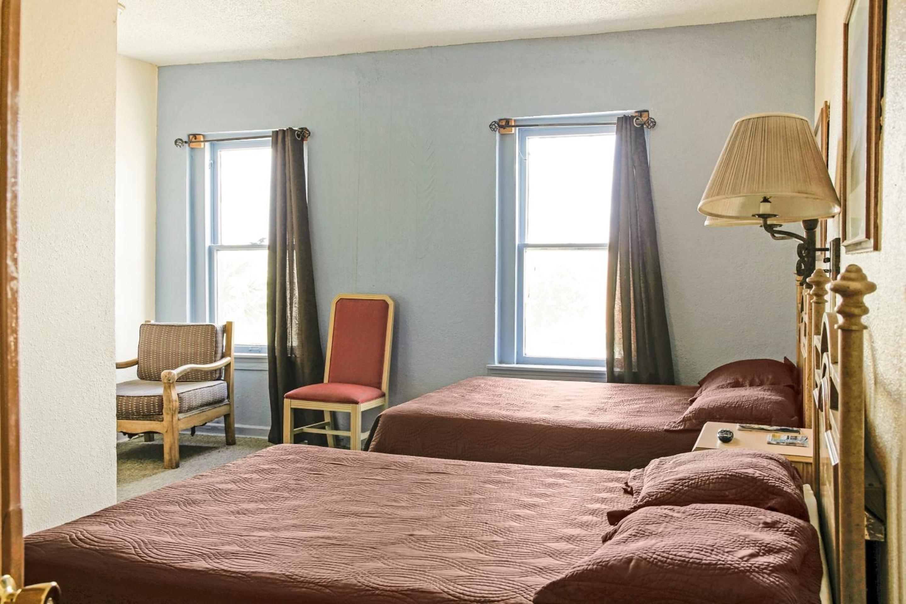 OYO Historic Cameron Hotel Brownsville I-69E
