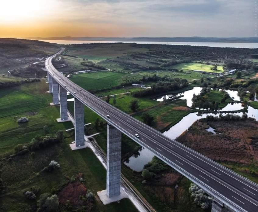Légkondícionált, erkélyes szoba, privát fürdővel a Balatonon