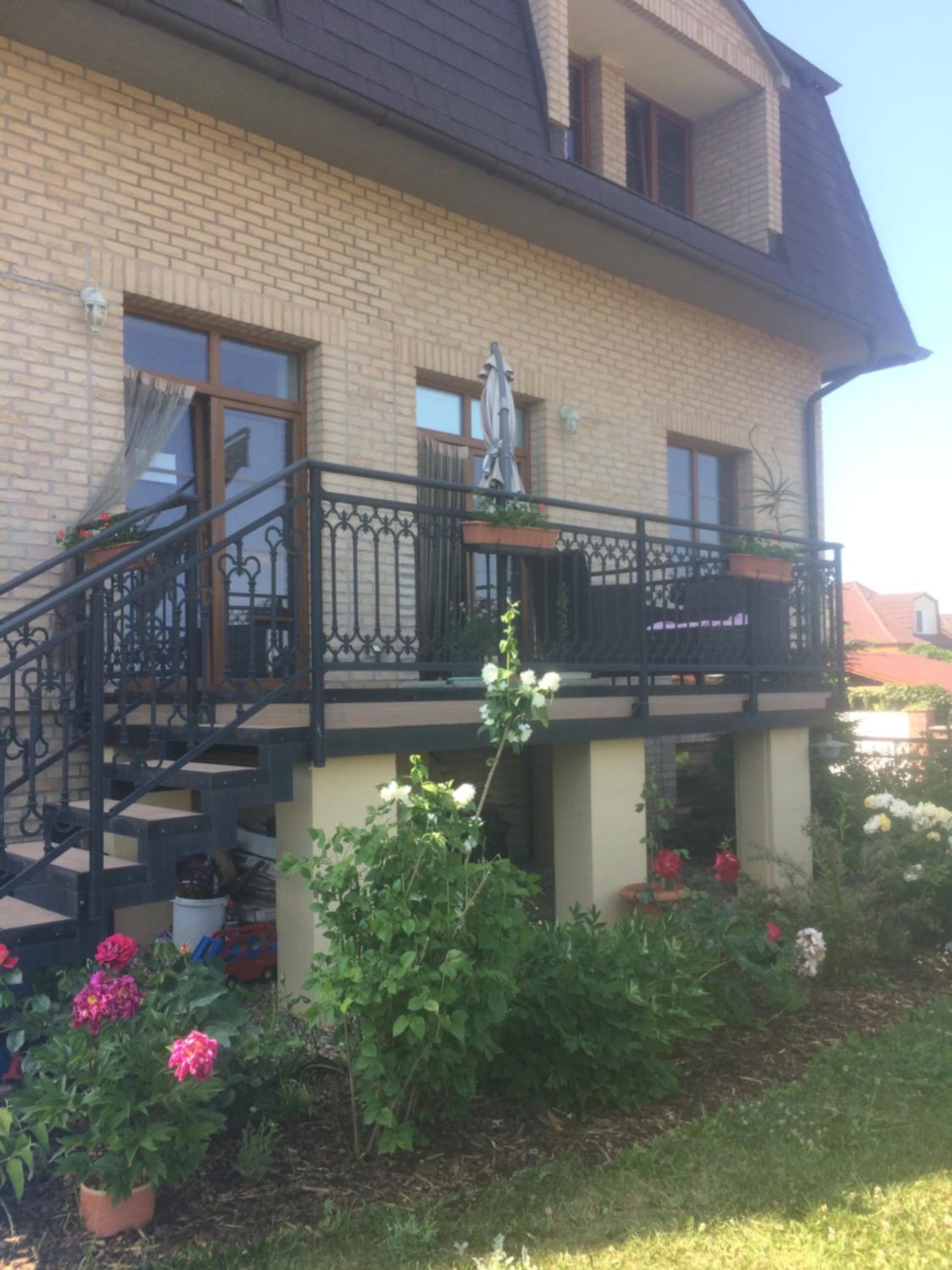Villa Homestay Nad Helmrovkou