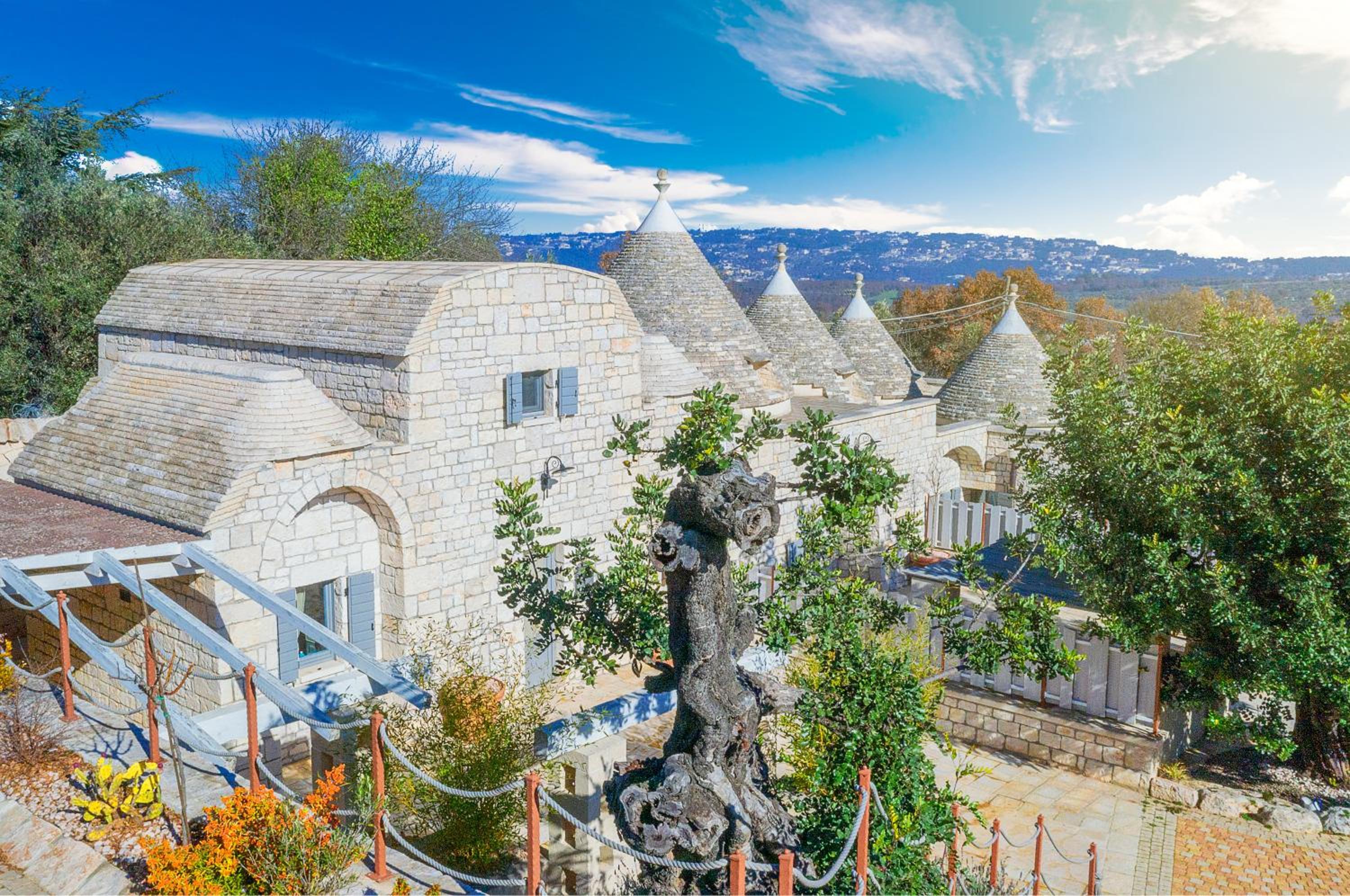 Navolte Trulli con Piscina & Relax a Locorotondo