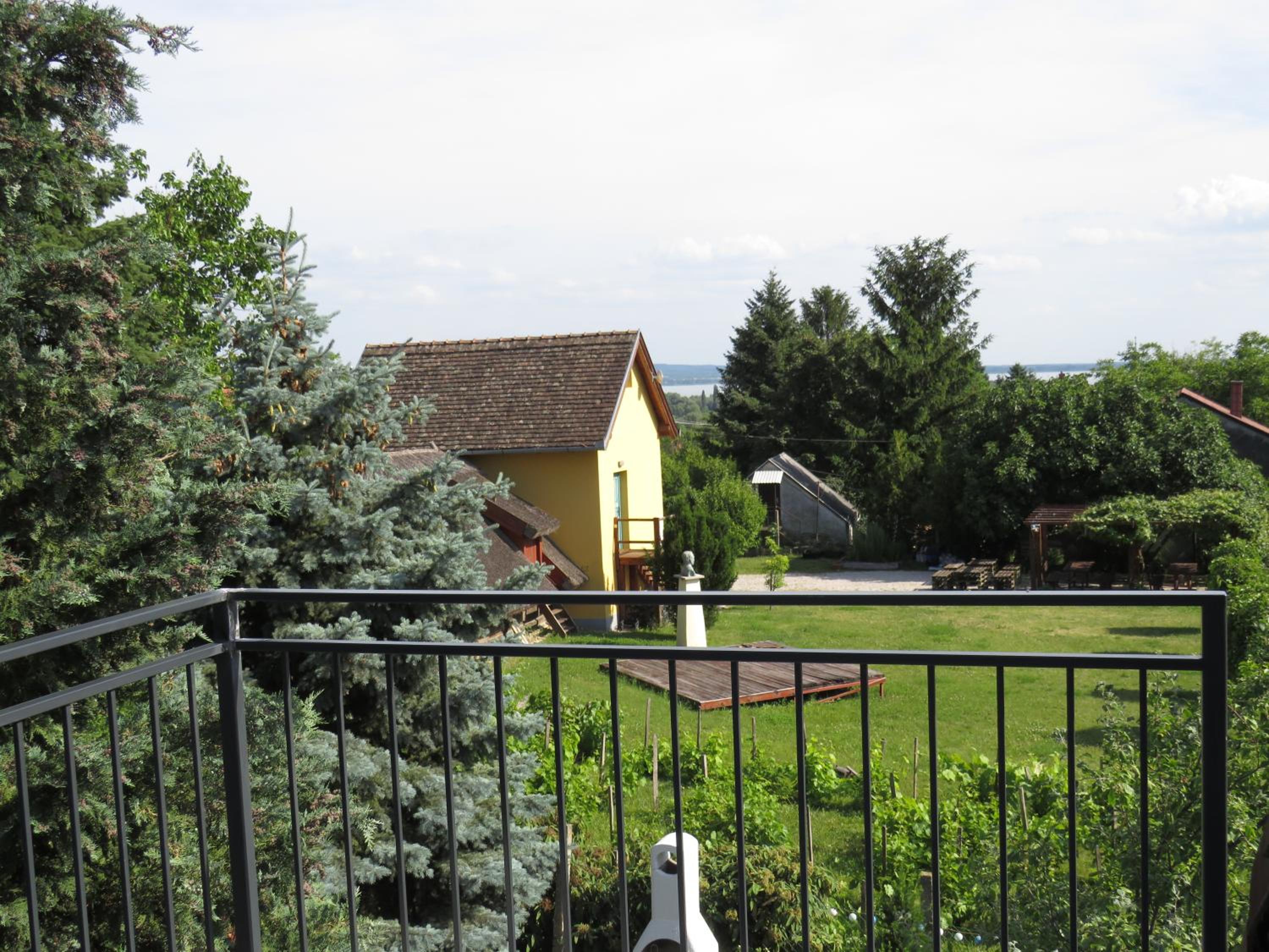 ART INN APARTMANHÁZ BALATON-GYENESDIÁS