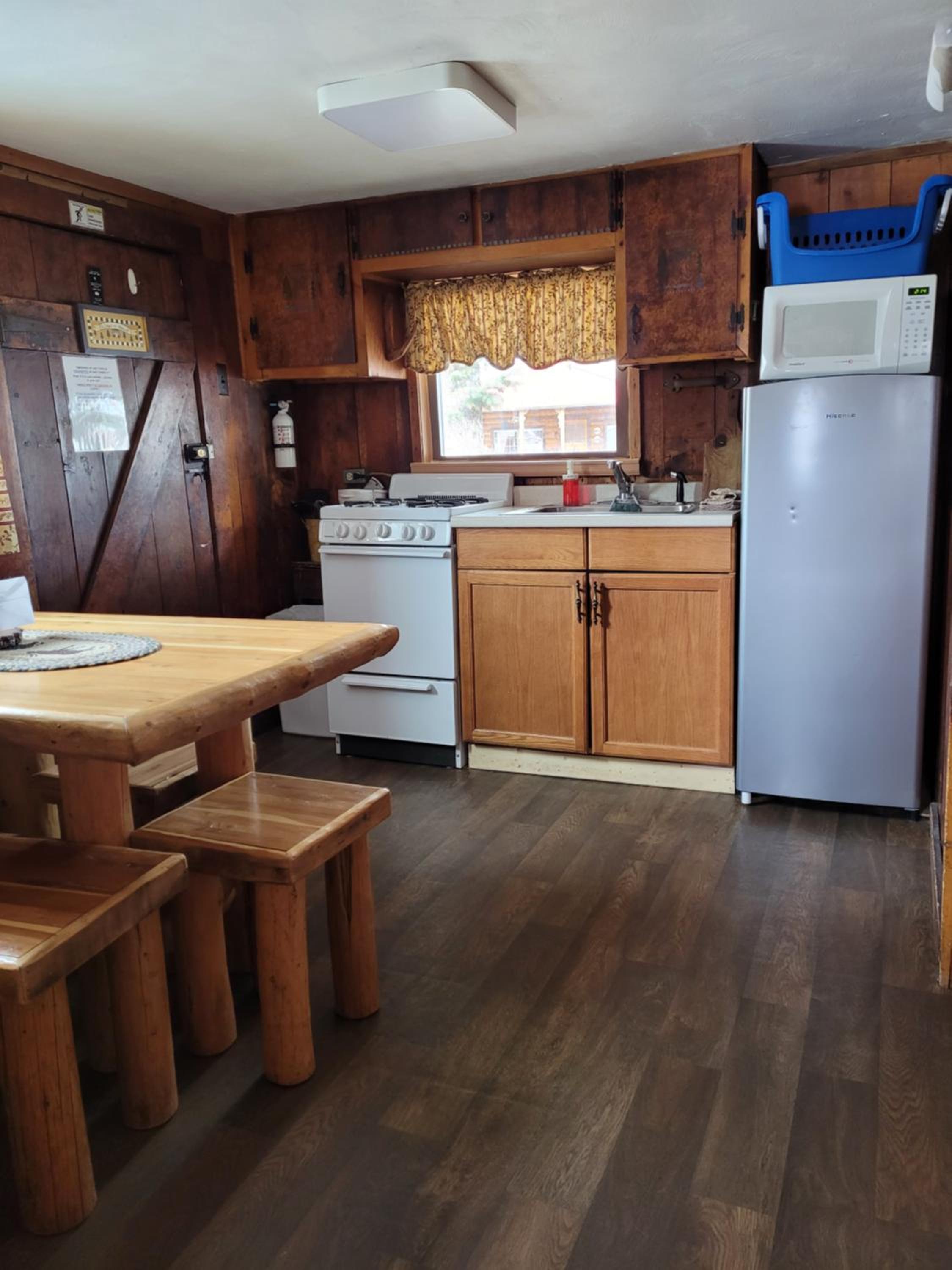 Chinook Cabins & RV Park