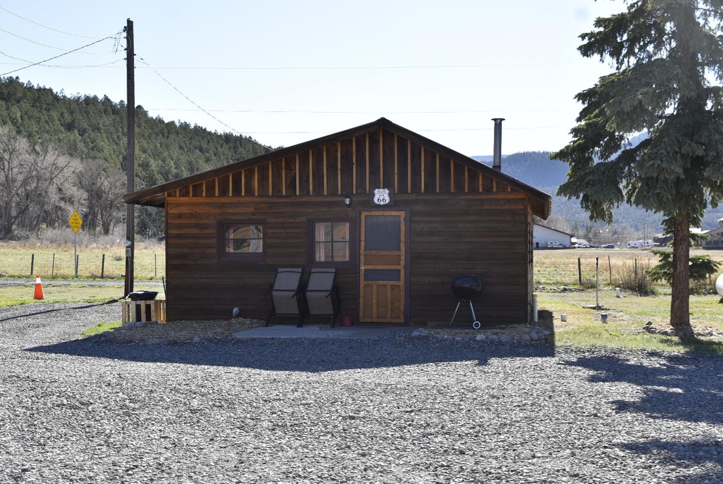 Chinook Cabins & RV Park