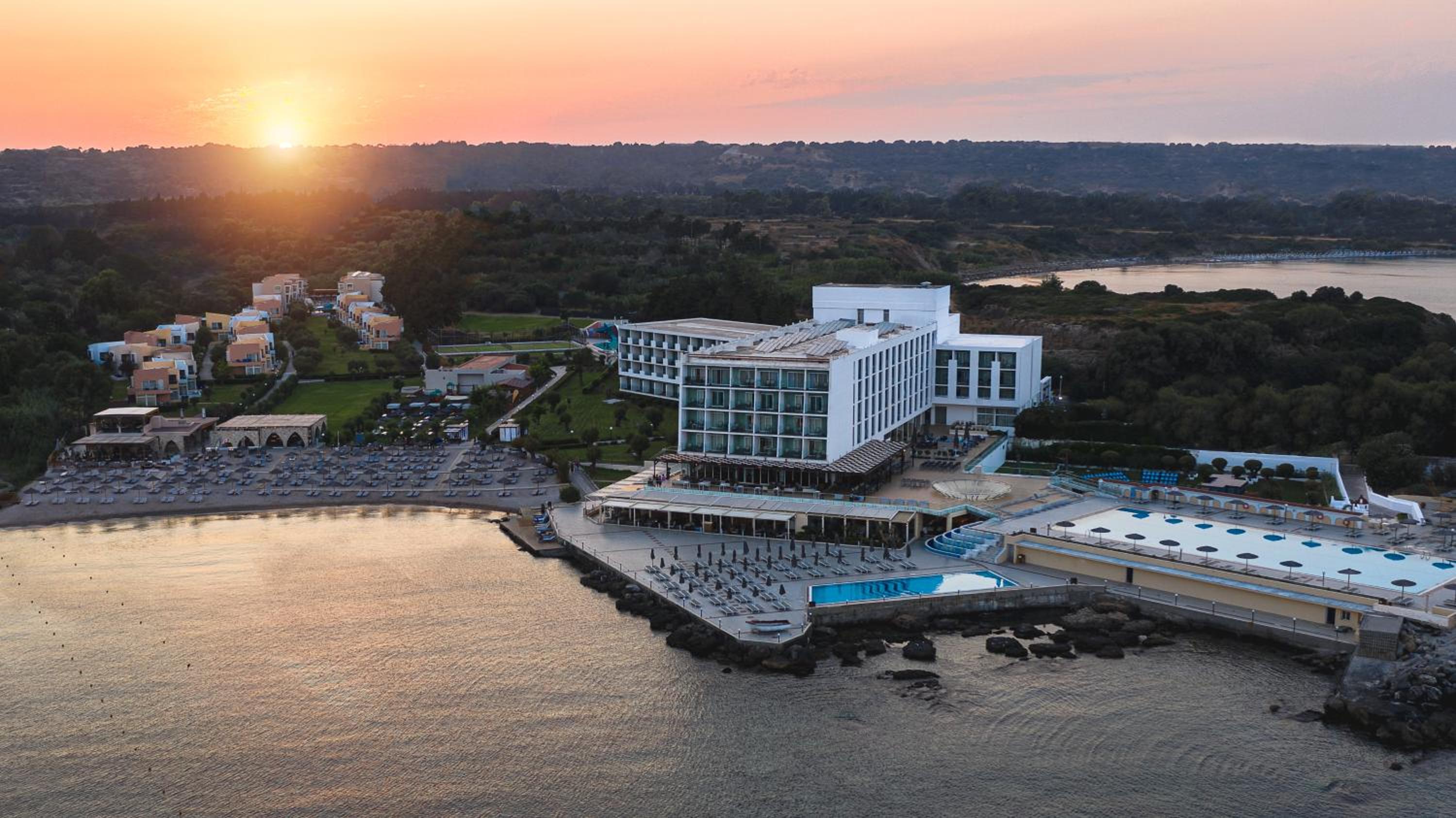 Hotel Eden Roc Resort - All Inclusive - Image 1