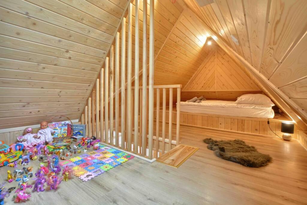 Między Nami Góralami, domek na Podhalu, Gorce view 3
