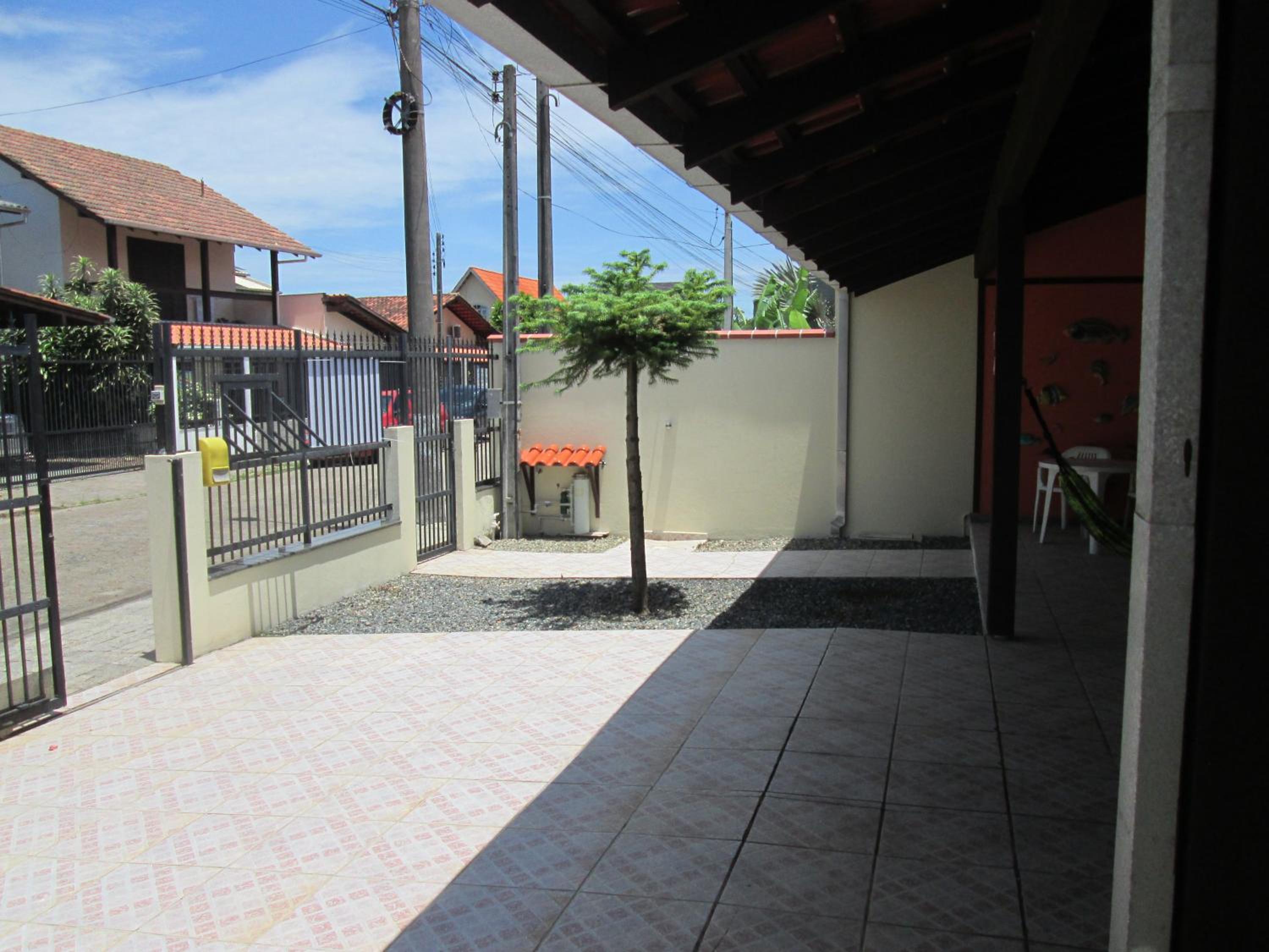 CASA EM PENHA SC PERTO DO BETO CARRERO E DA PRAIA