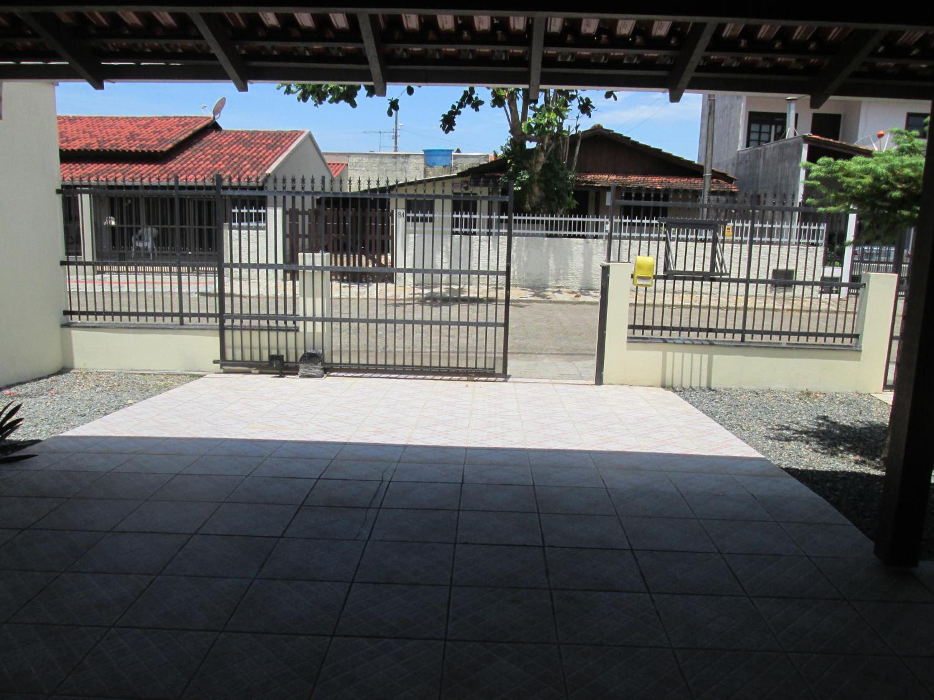 CASA EM PENHA SC PERTO DO BETO CARRERO E DA PRAIA