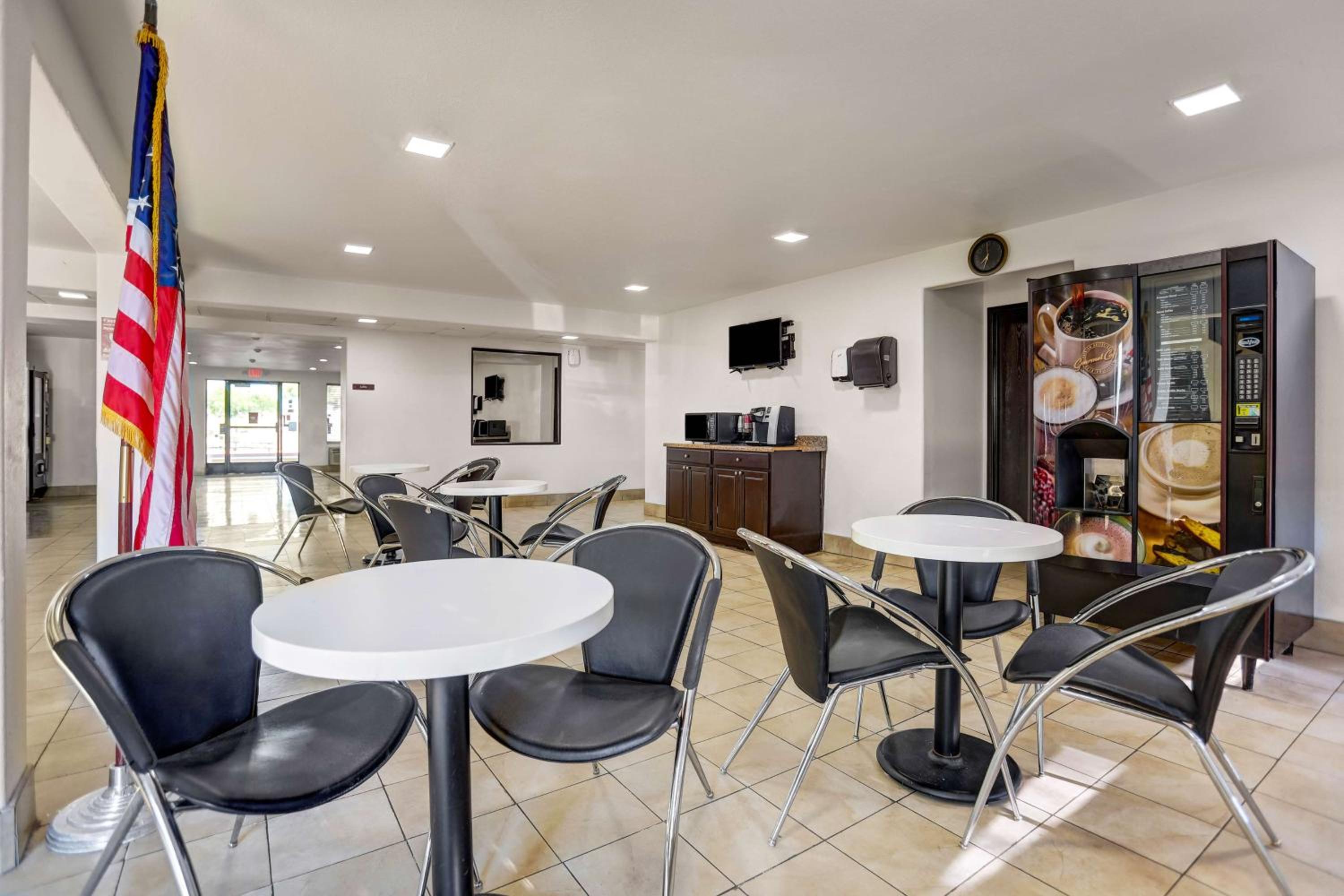 Motel 6-Apache Junction, AZ - Property Image 3