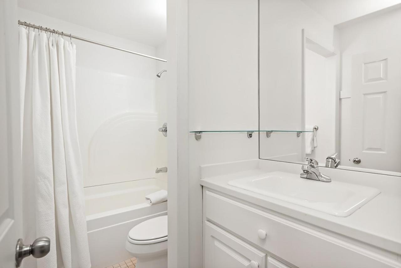 Old Hundred Unit 107, Townhouse with a Great Location 2 Blocks to Aspen Mountain view 3