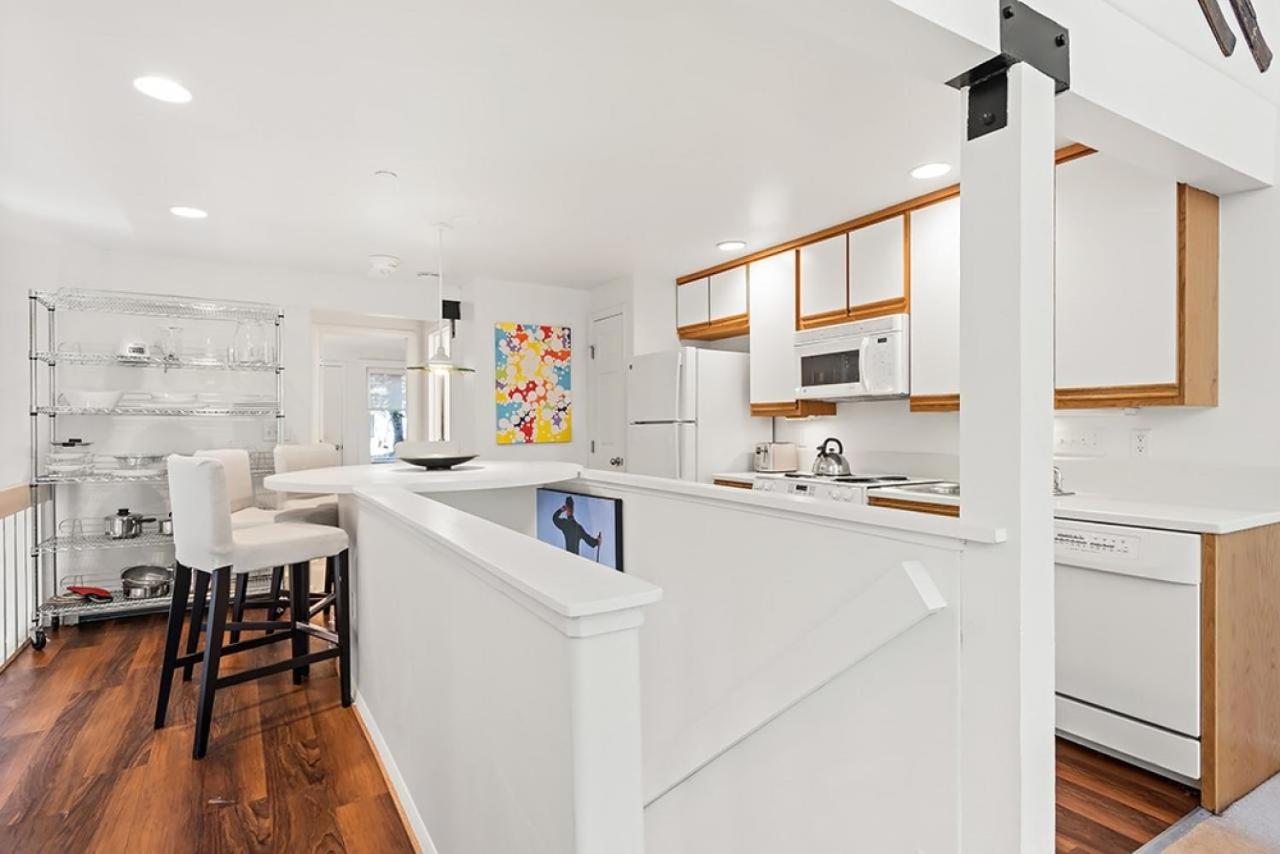 Old Hundred Unit 107, Townhouse with a Great Location 2 Blocks to Aspen Mountain view 4