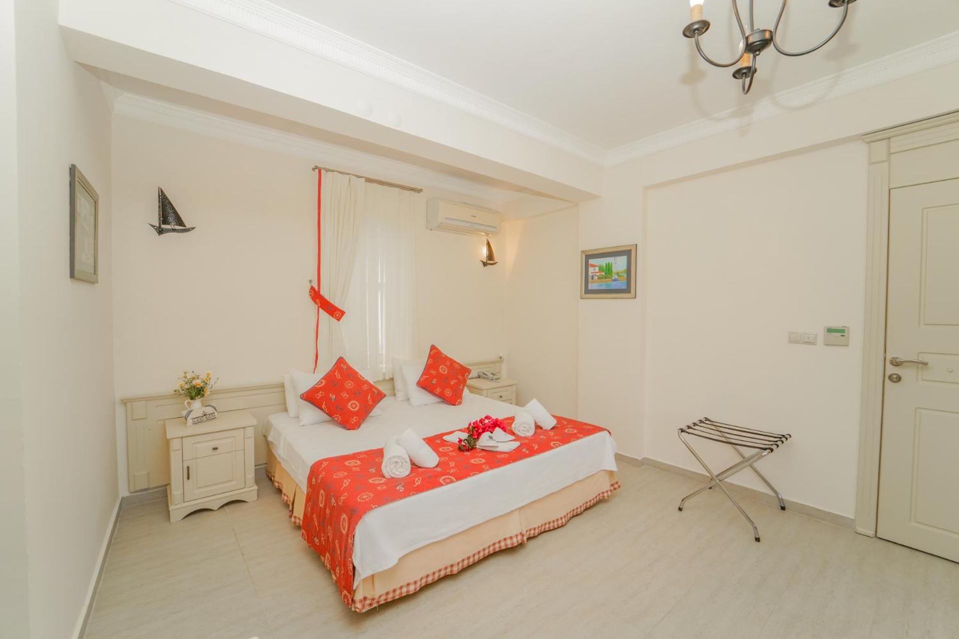 Alacati Marina Palace